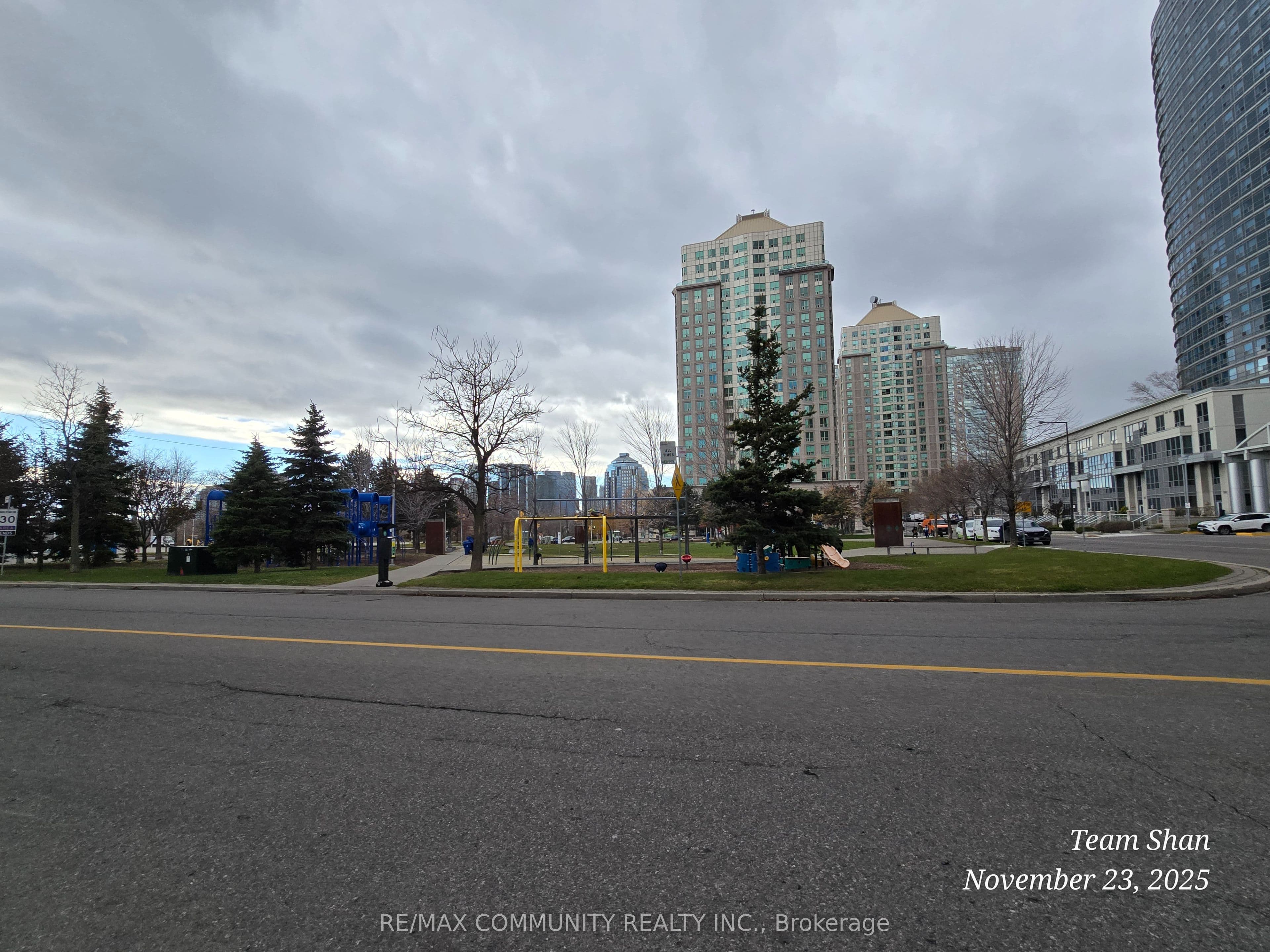 1 Lee Centere Drive PH302, Toronto, ON M1H 3J2