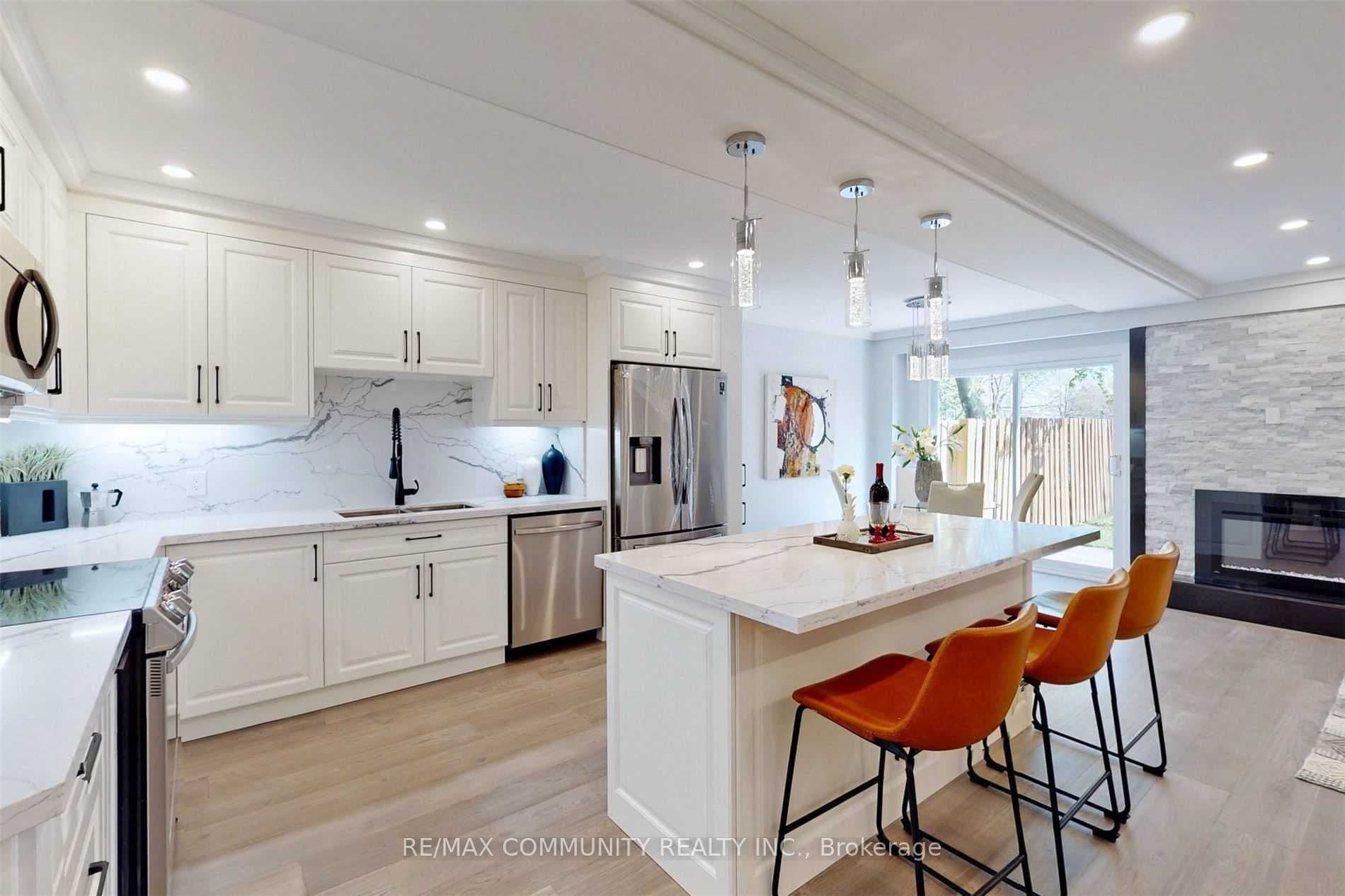 1216 Charlotte Circle, Pickering, ON L1V 3P8