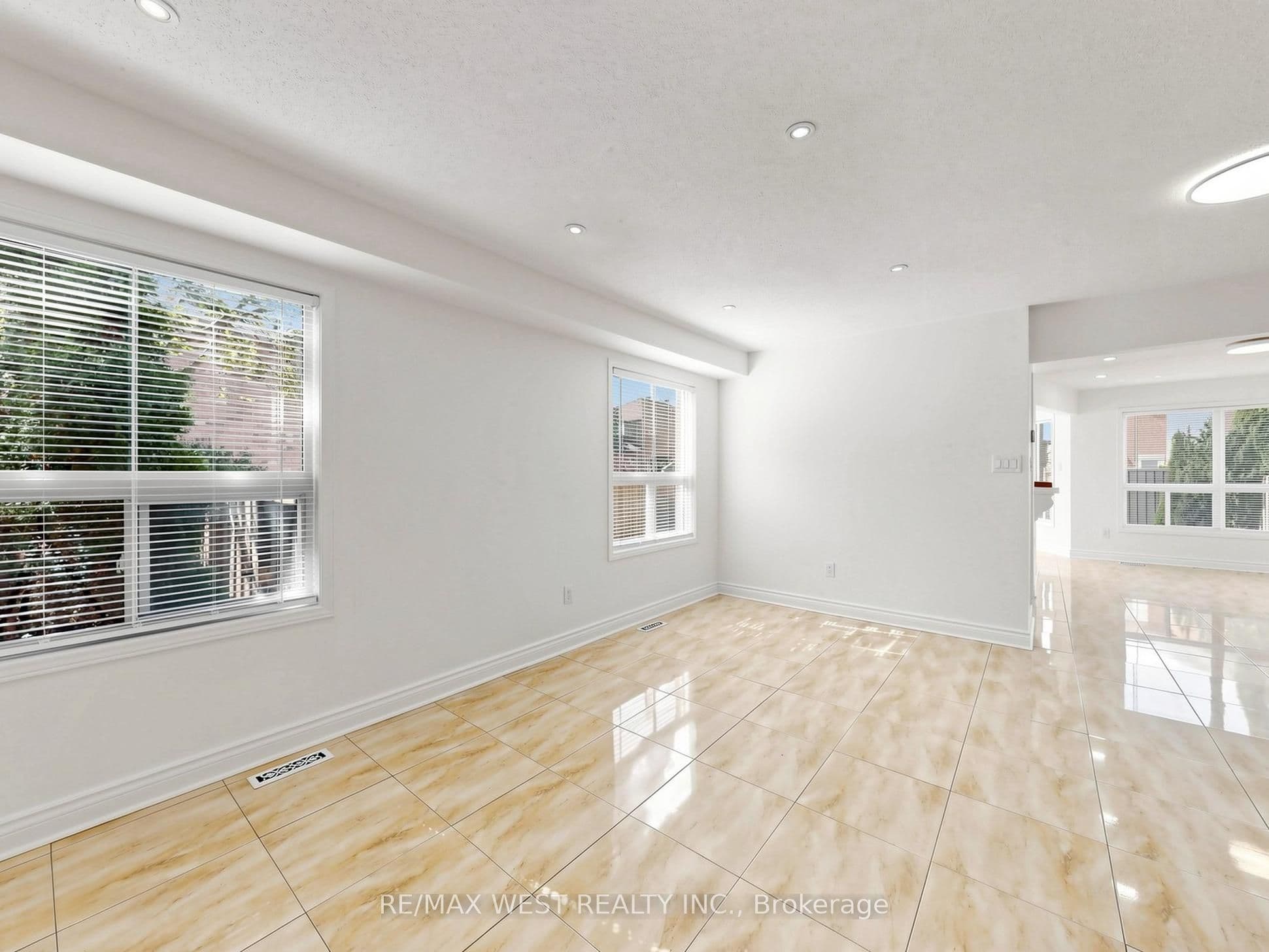 63 Echo Ridge Crescent, Vaughan, ON L4H 2K1