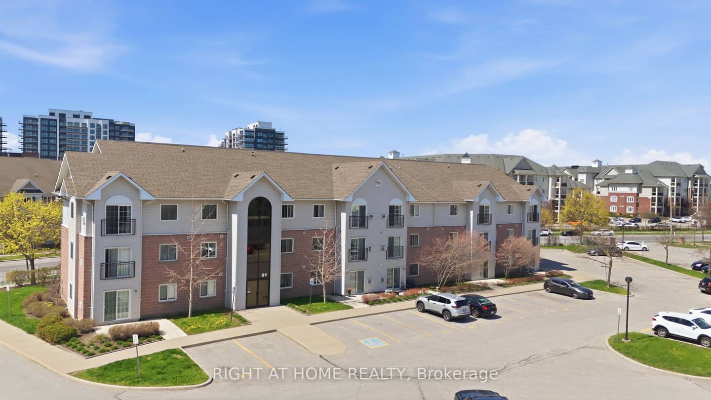 91 Aspen Springs Drive 102, Clarington, ON L1C 5J9