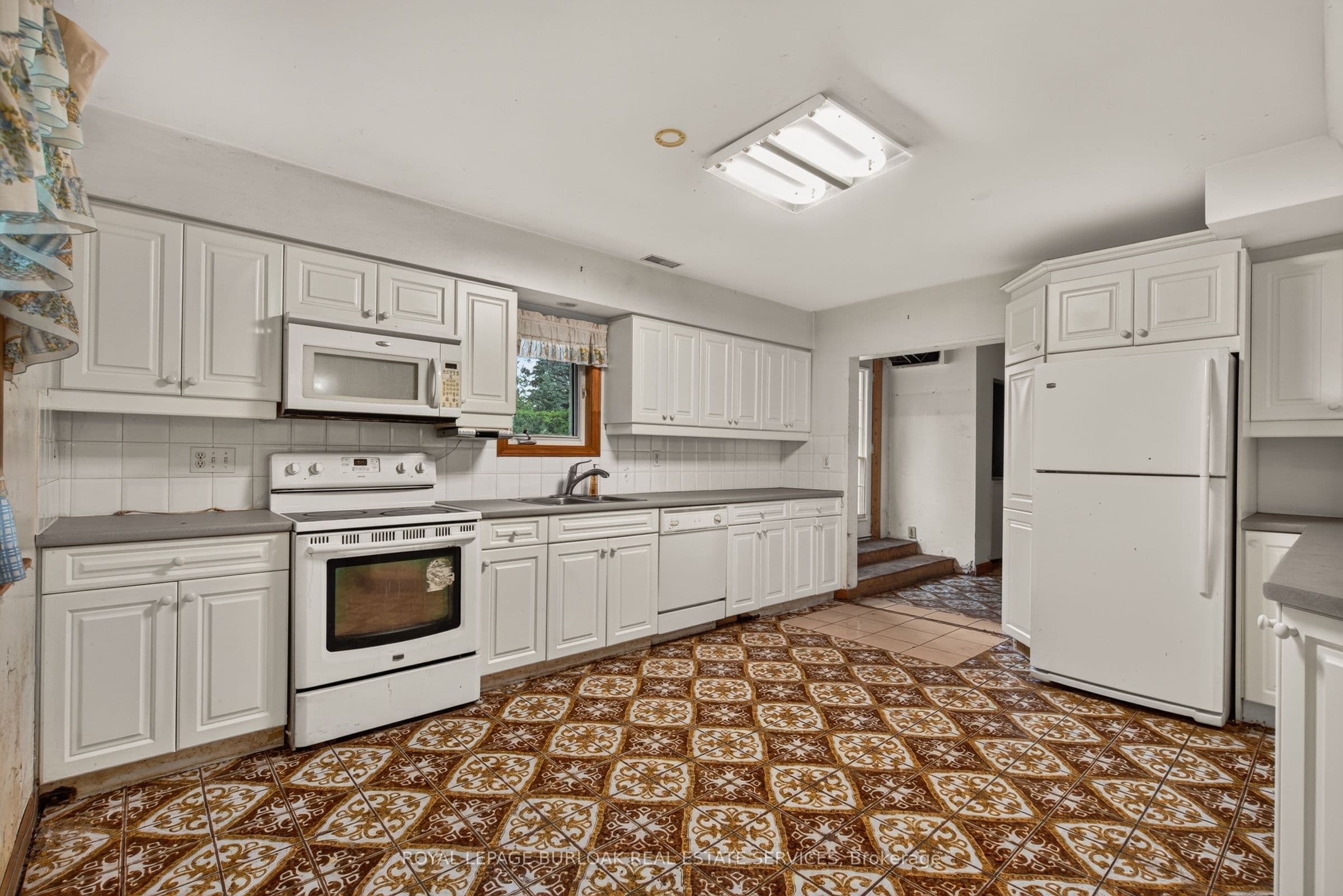 539 Enfield Road, Burlington, ON L7T 2X5