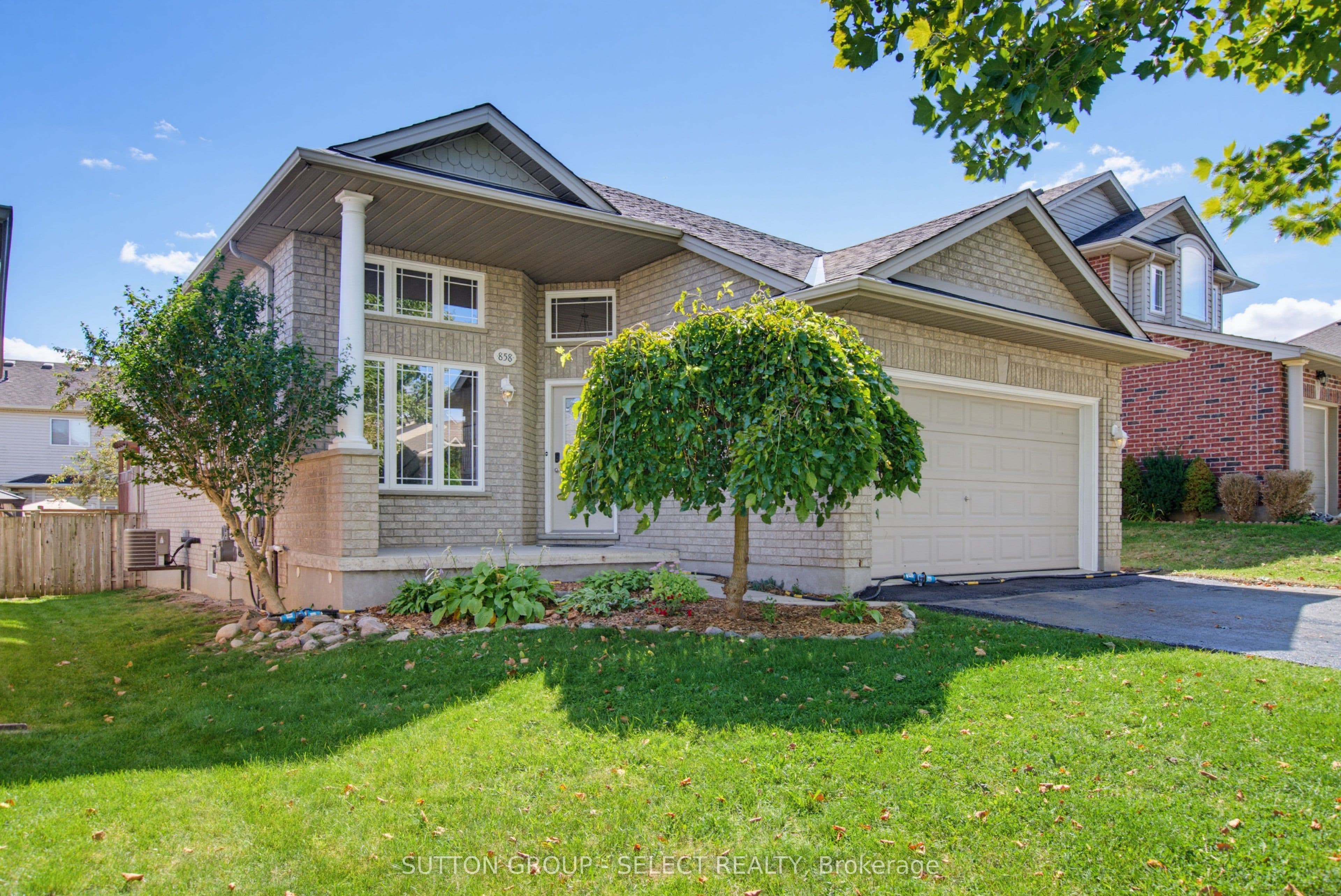 858 Cresthaven Crescent, London South, ON N6K 4W4