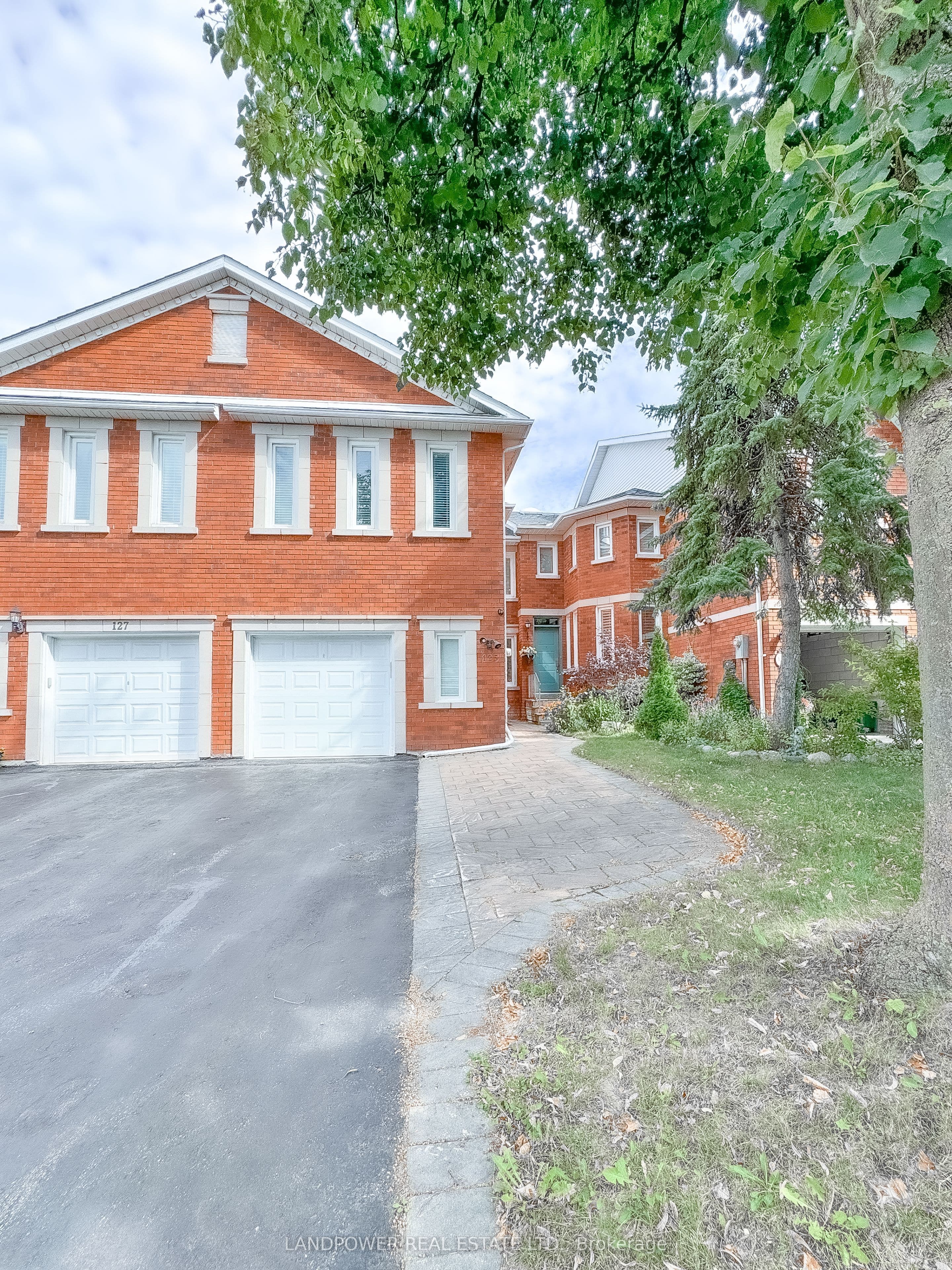 125 Brownstone Circle, Vaughan, ON L4J 7R2