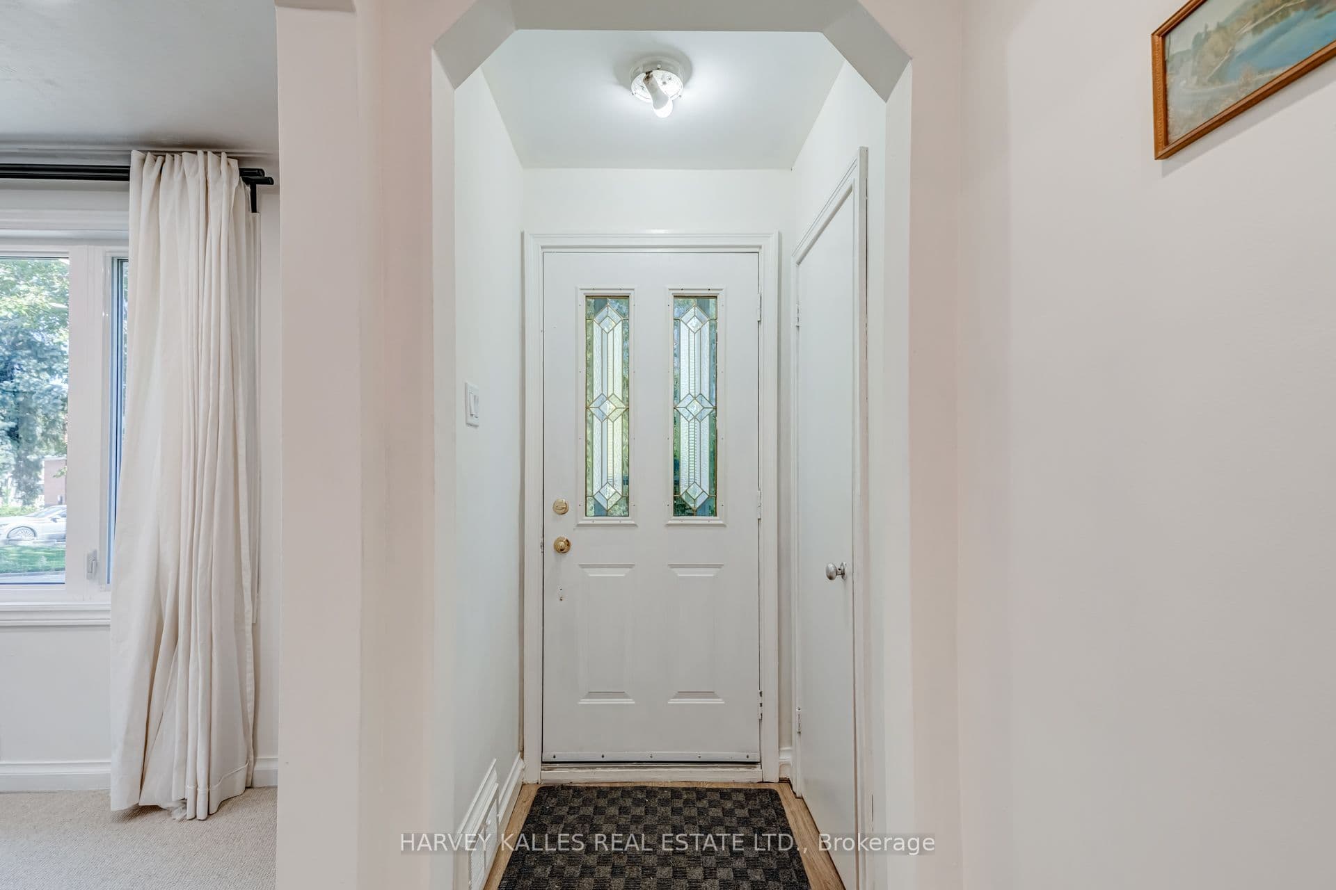 8 Crown Court, Toronto, ON M8Z 4V4