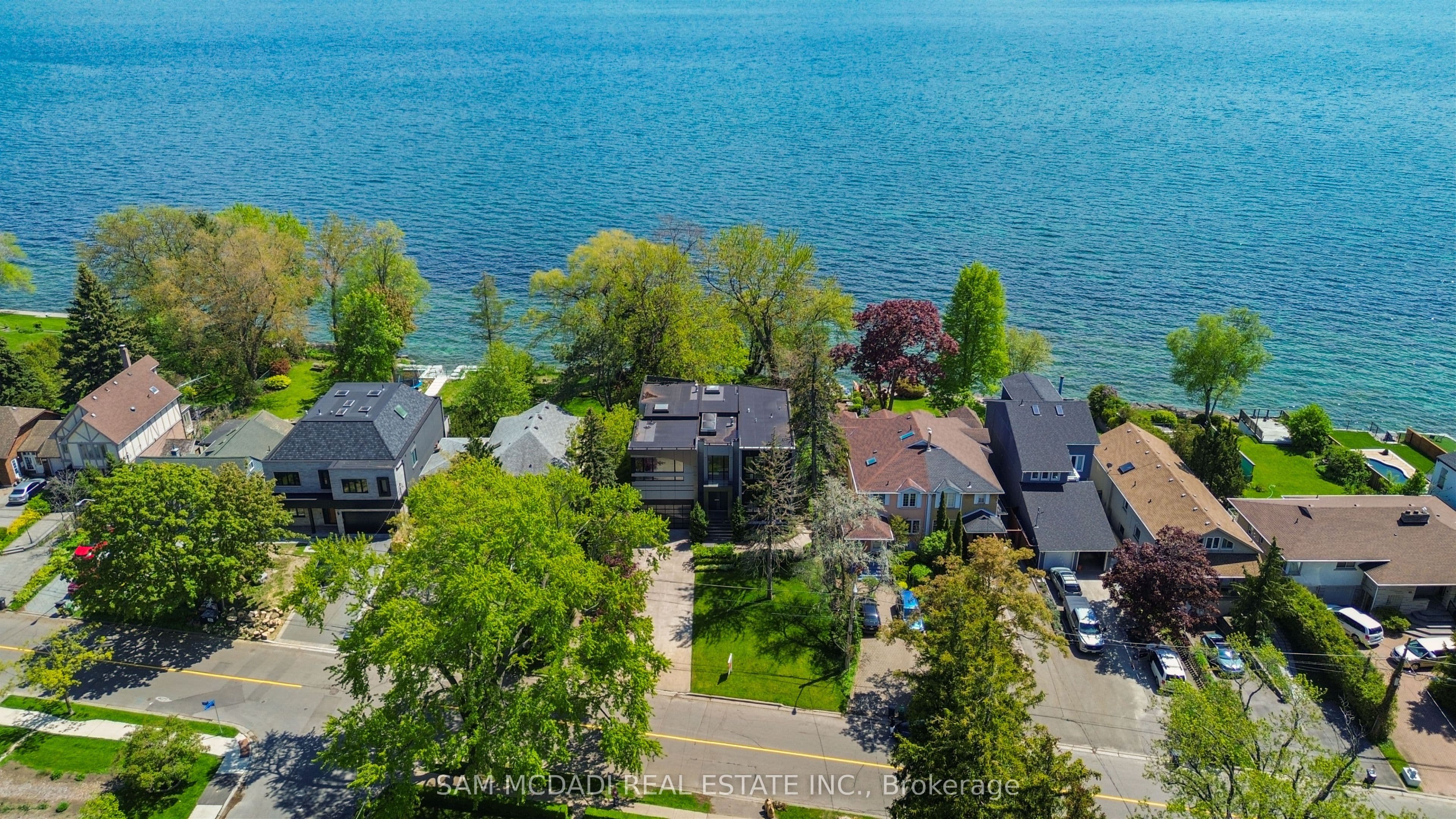 67 Lake Promenade, Toronto, ON M8W 1A2