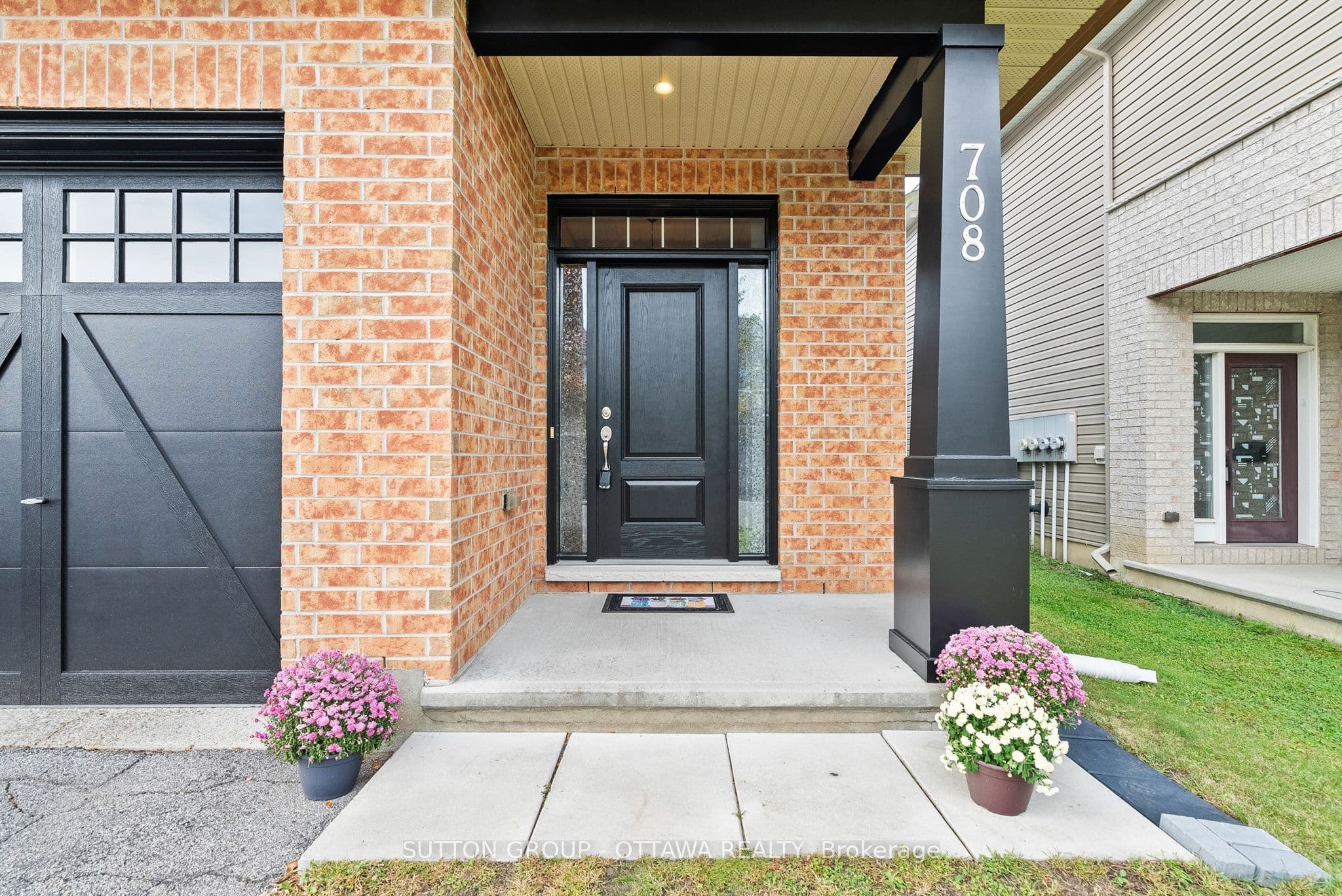 708 Hazelnut Crescent, Blossom Park - Airport and Area, ON K1T 0K1