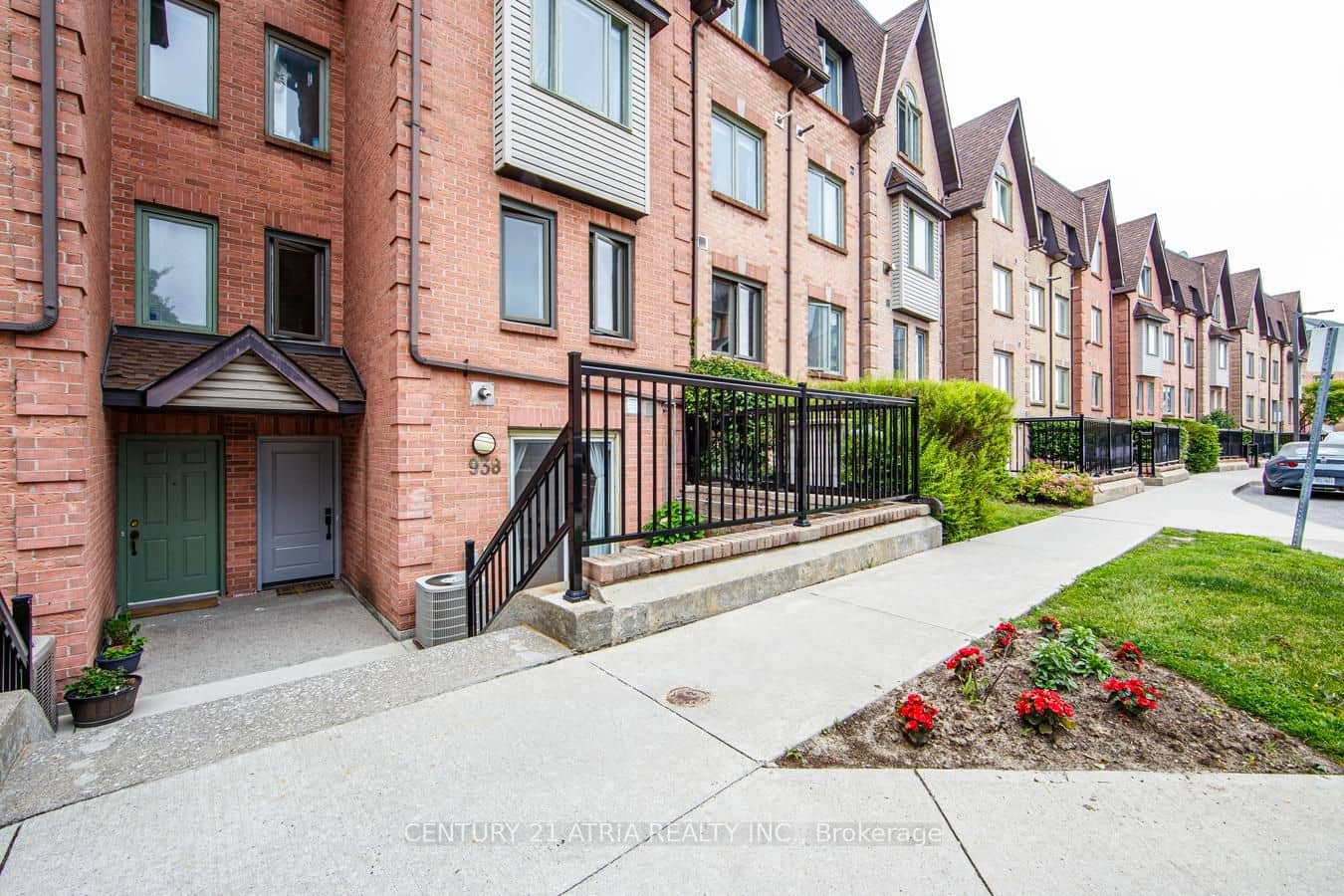 75 Weldrick Road E 938, Richmond Hill, ON L4C 0H9