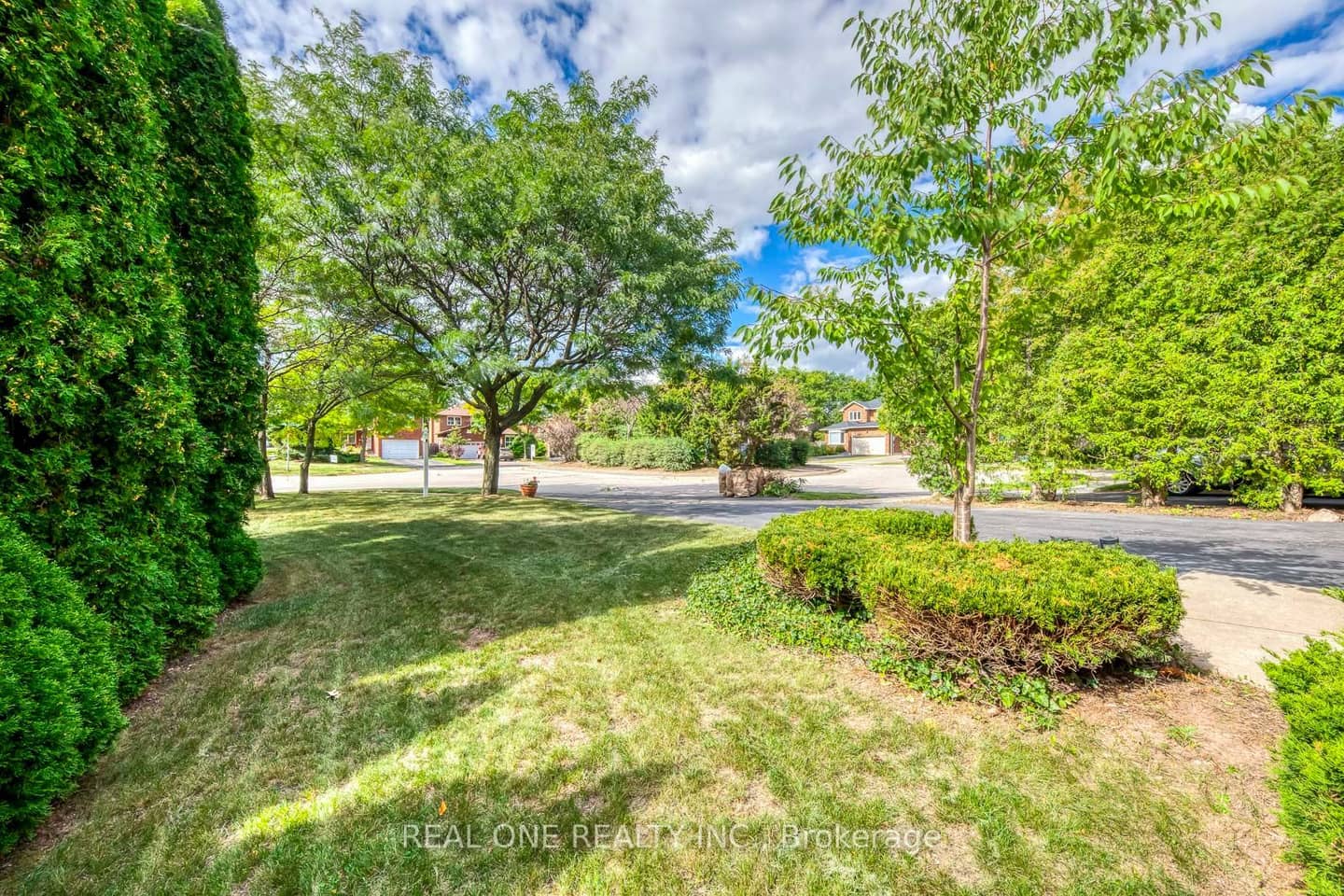 1384 Bramblewood Green, Oakville, ON L6M 2R5