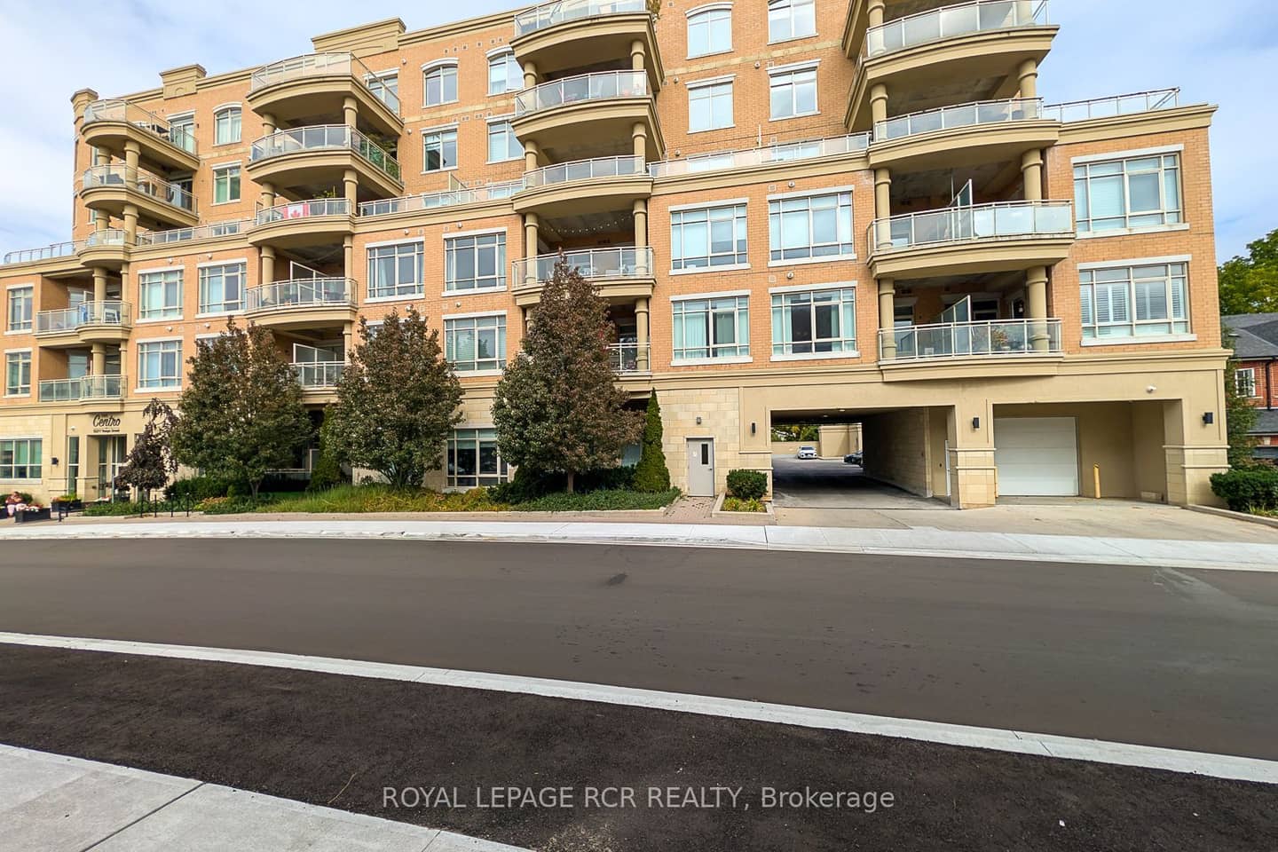 15277 Yonge Street 707, Aurora, ON L4G 1Y3