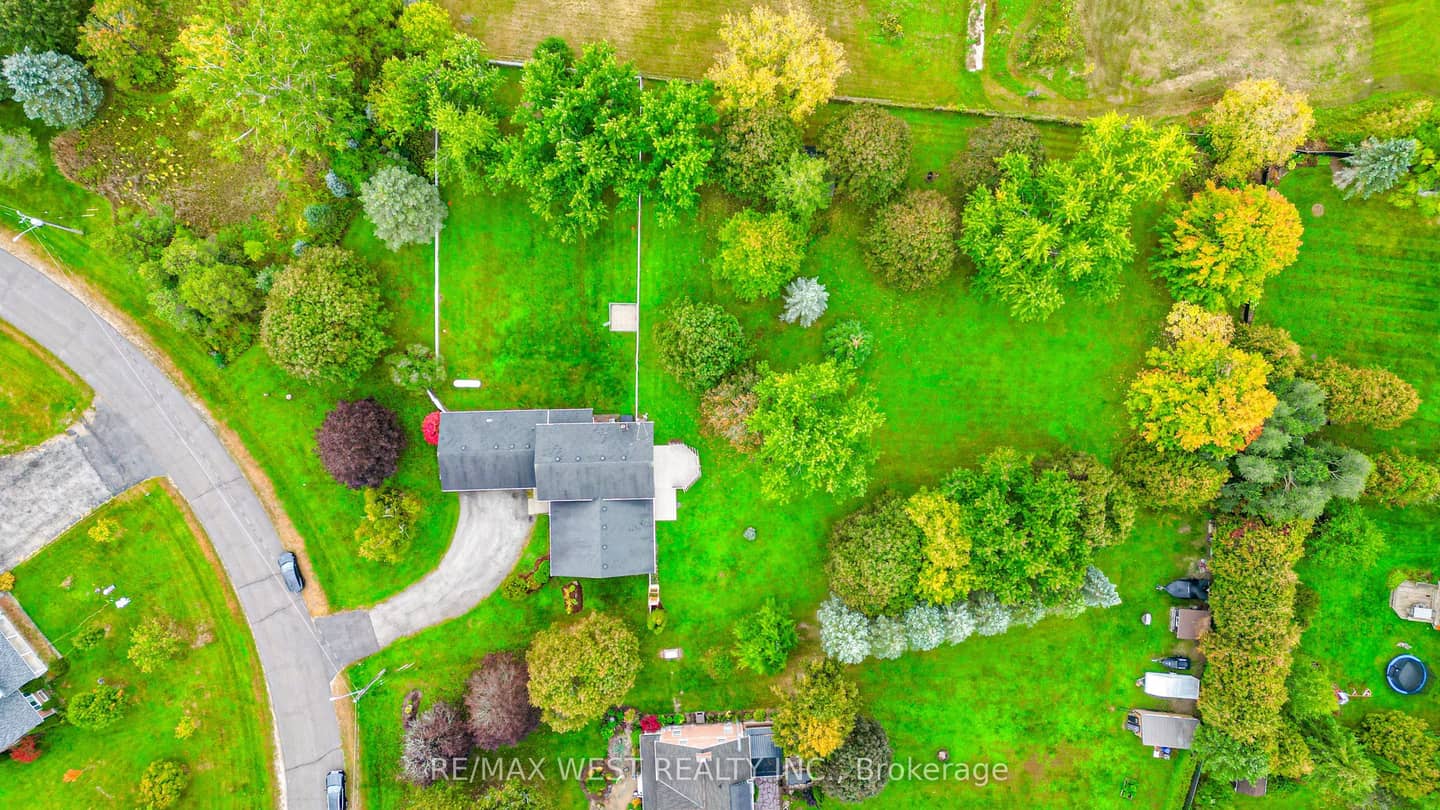 24 Smith Drive, Uxbridge, ON L0C 1E0