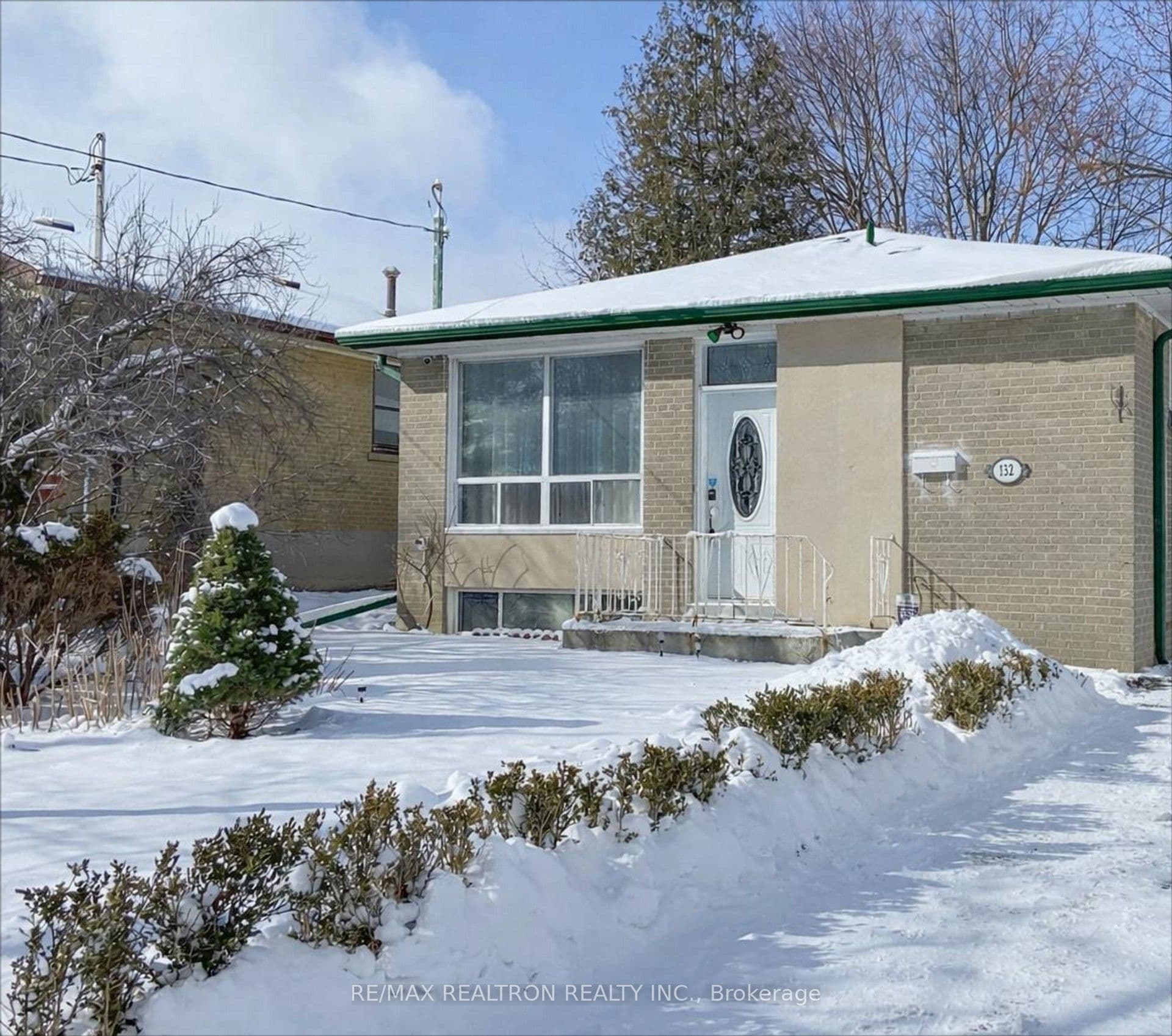 132 Porchester Drive, Toronto, ON M1J 2R7
