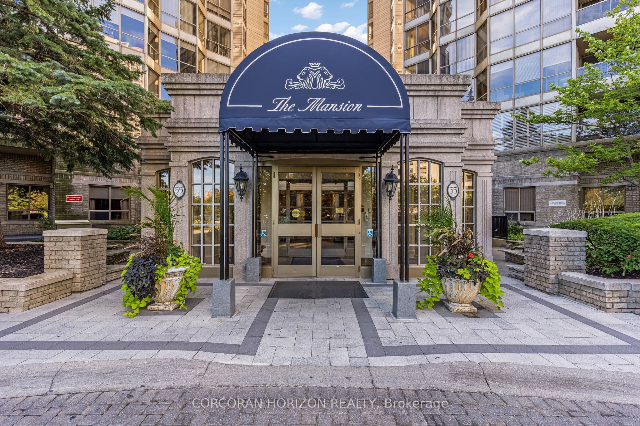55 Kingsbridge Garden Circle 1604, Mississauga, ON L5R 1Y1