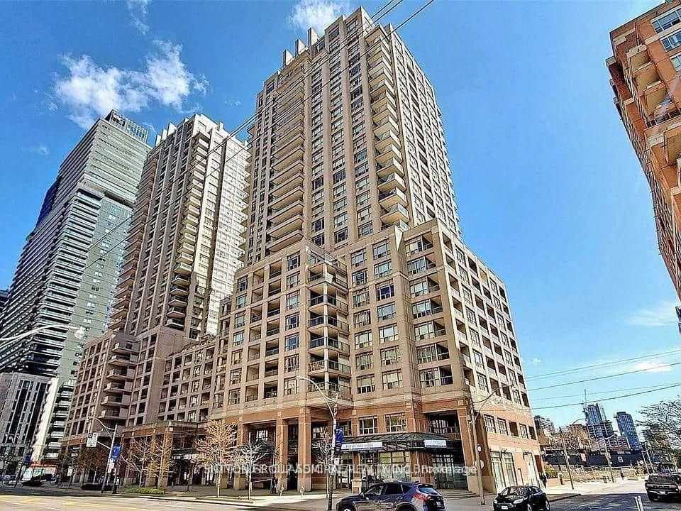 909 Bay Street 905, Toronto, ON M5S 3G2
