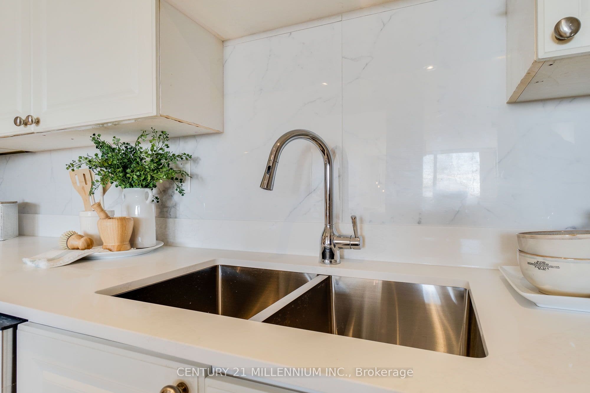 4450 Tucana Court 902, Mississauga, ON L5R 3R4