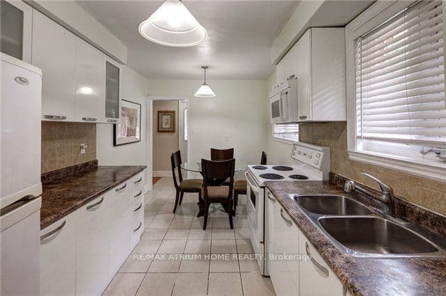 106 Maxome Avenue, Toronto, ON M2M 3K4
