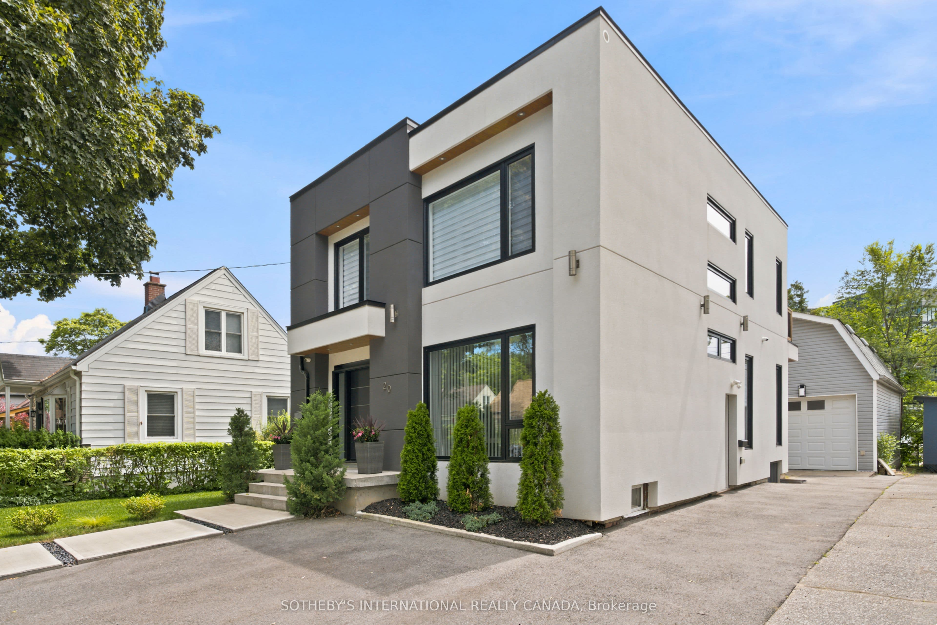 20 Uno Drive, Toronto, ON M8Z 3N6