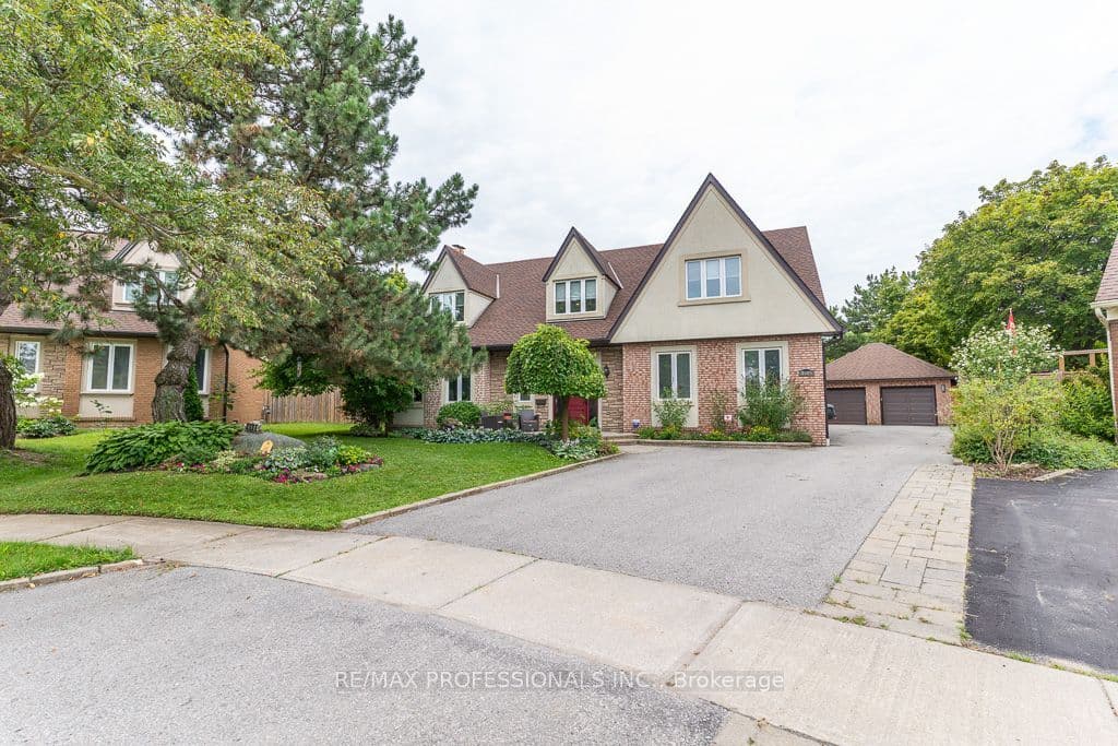2604 Barrisdale Court, Mississauga, ON L5N 2H2
