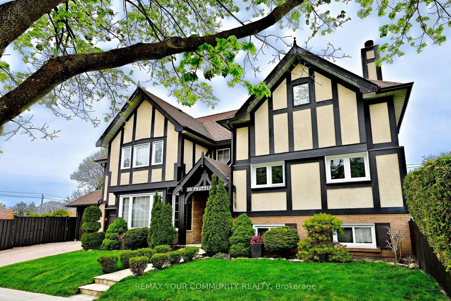 39 Prattley Drive, Toronto, ON M2J 2K1