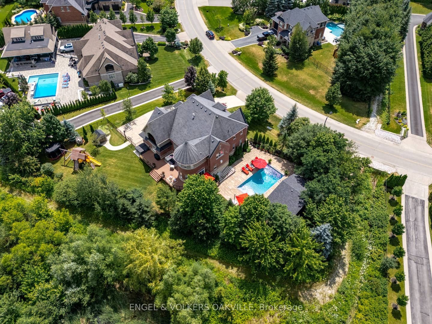 33 Barraclough Boulevard, Halton Hills, ON L7G 0E8