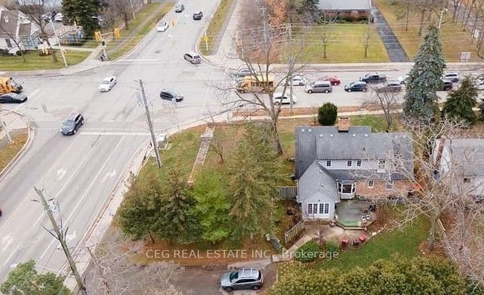 313 Bronte Road, Oakville, ON L6L 3C7
