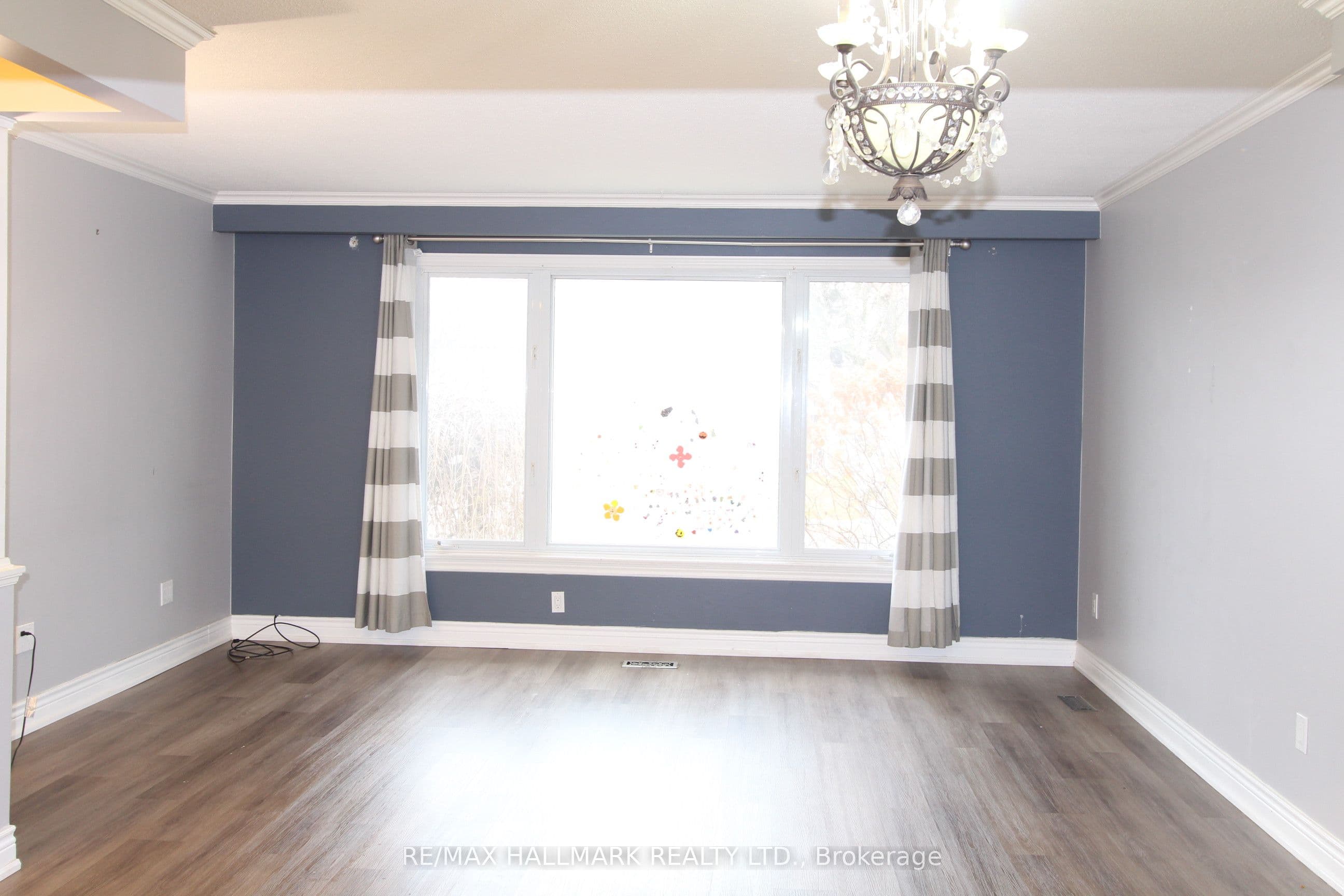 8 Meadowland Avenue Upper Unit, Barrie, ON L4N 2Y4
