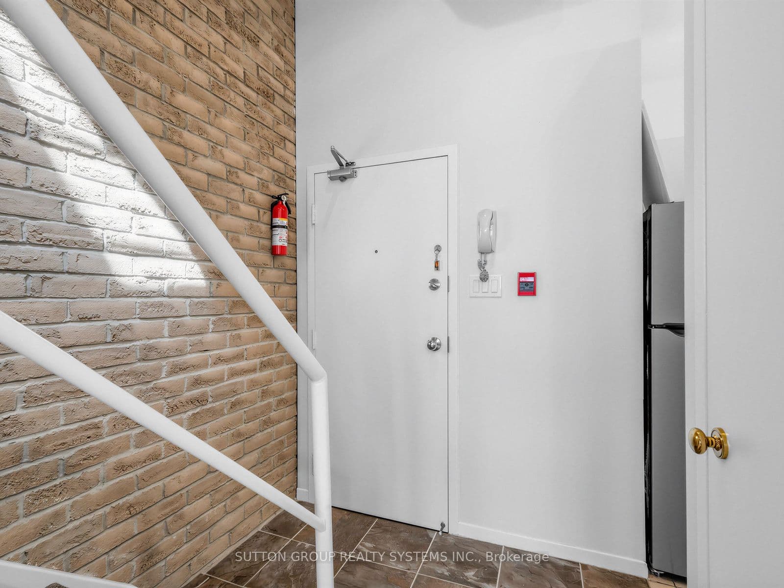 6 Bartlett Avenue W 5, Toronto, ON M6H 3E7