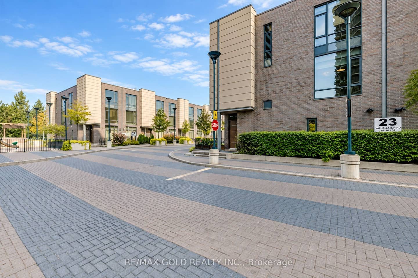 23 Valhalla Inn Road 45, Toronto, ON M9B 0B3