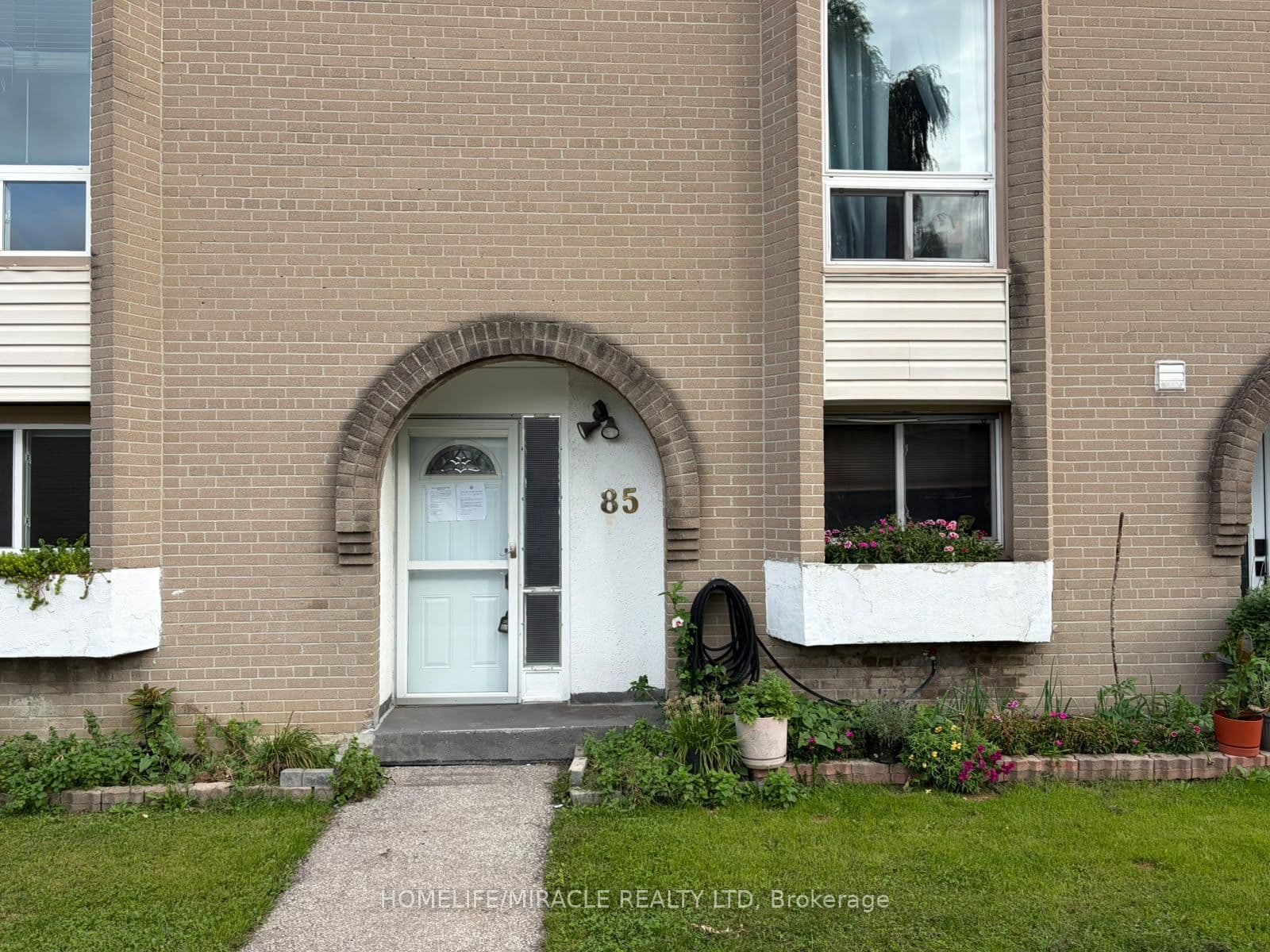 19 London Green Court 85, Toronto, ON M3N 1K3