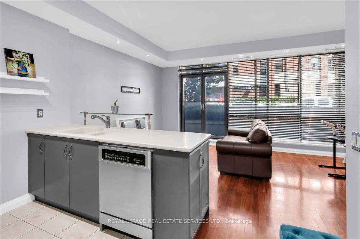 3 Mcalpine Street 108, Toronto, ON M5R 3T5