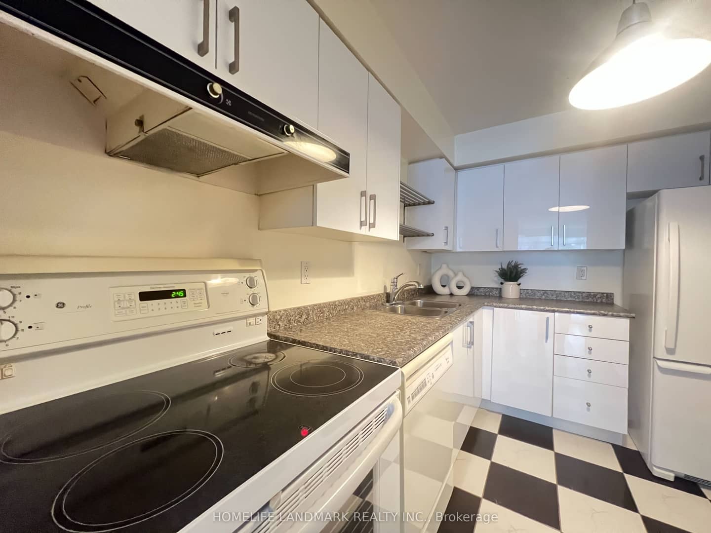 39 Parliament Street 716, Toronto, ON M5A 4R2