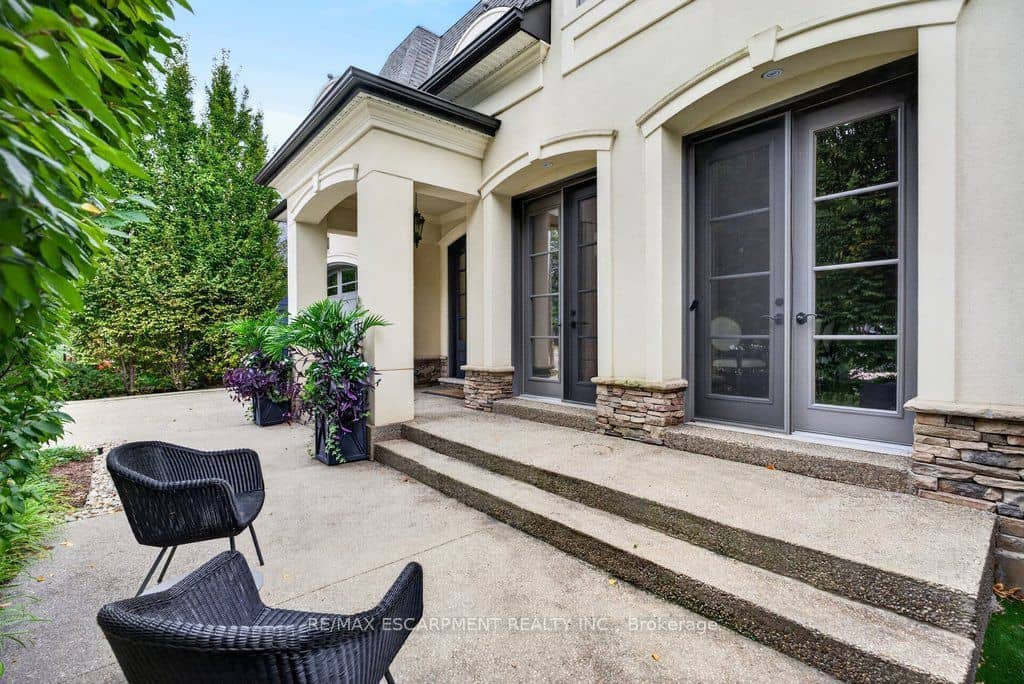 2188 Caroline Street, Burlington, ON L7R 1M3