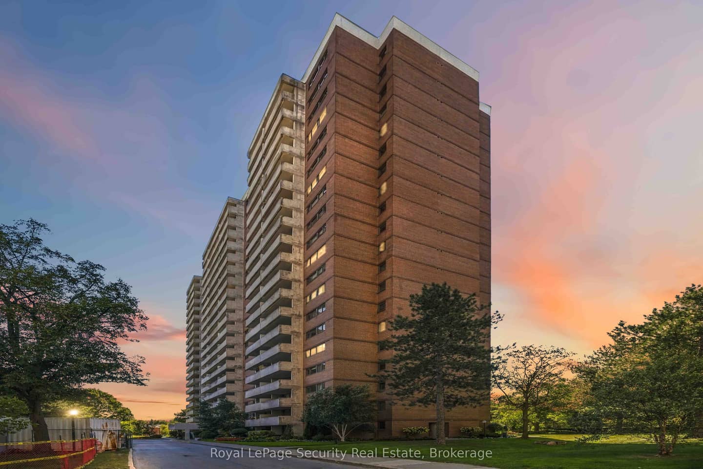 250 Scarlett Road 1504, Toronto, ON M6N 4X5