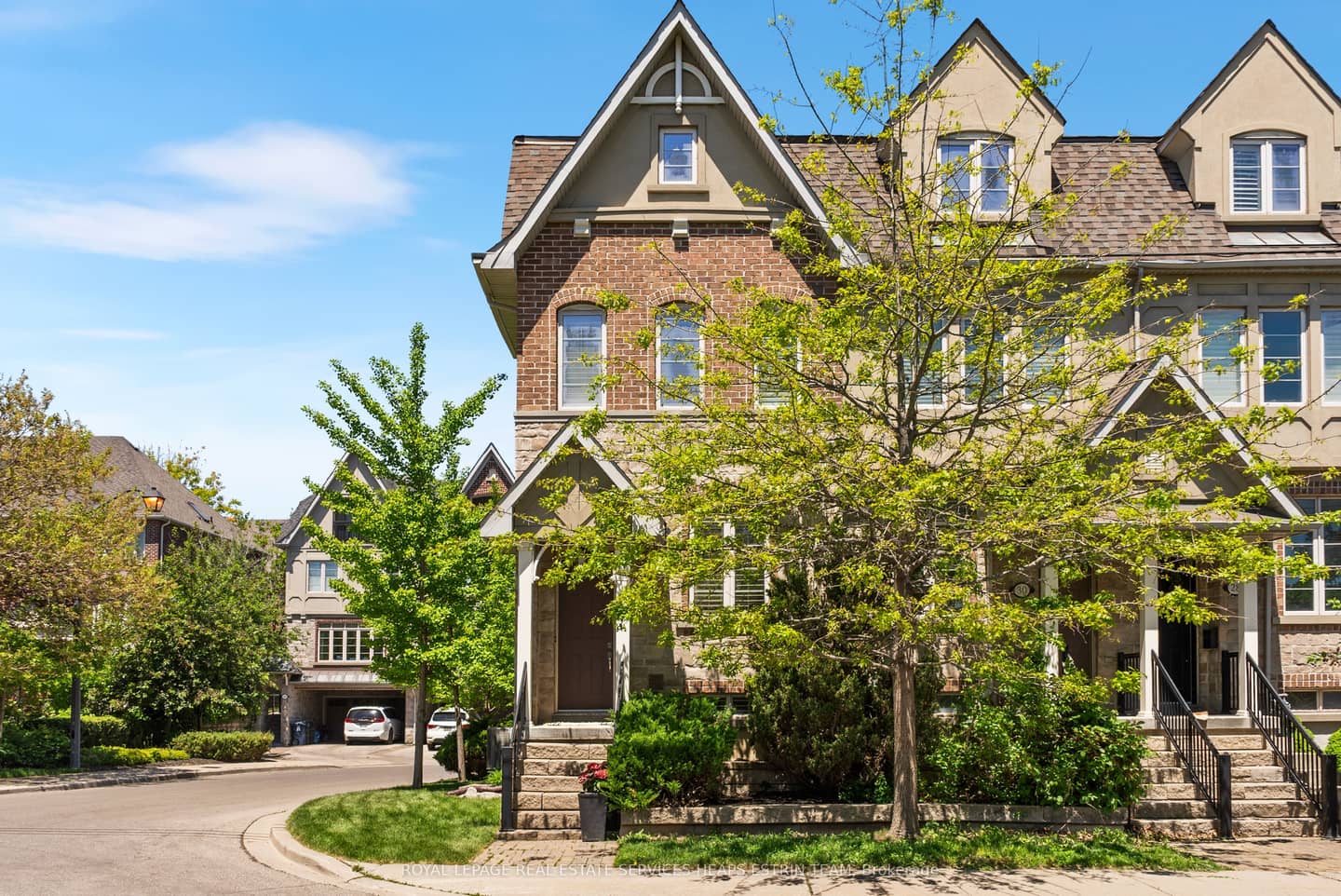 32 Mendota Road, Toronto, ON M8Y 1E8
