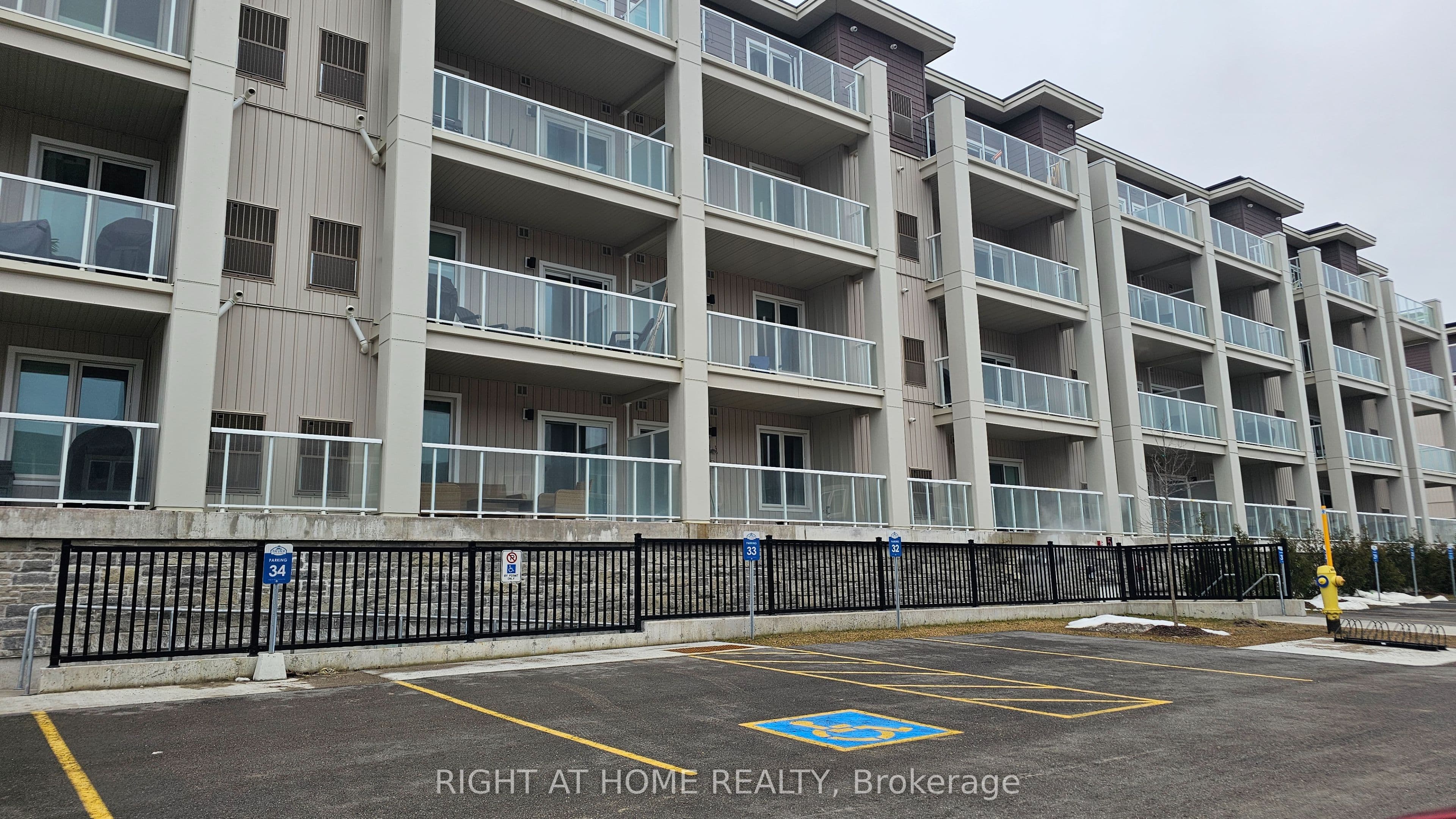 5 SPOONER Crescent 314, Collingwood, ON L9Y 1T3