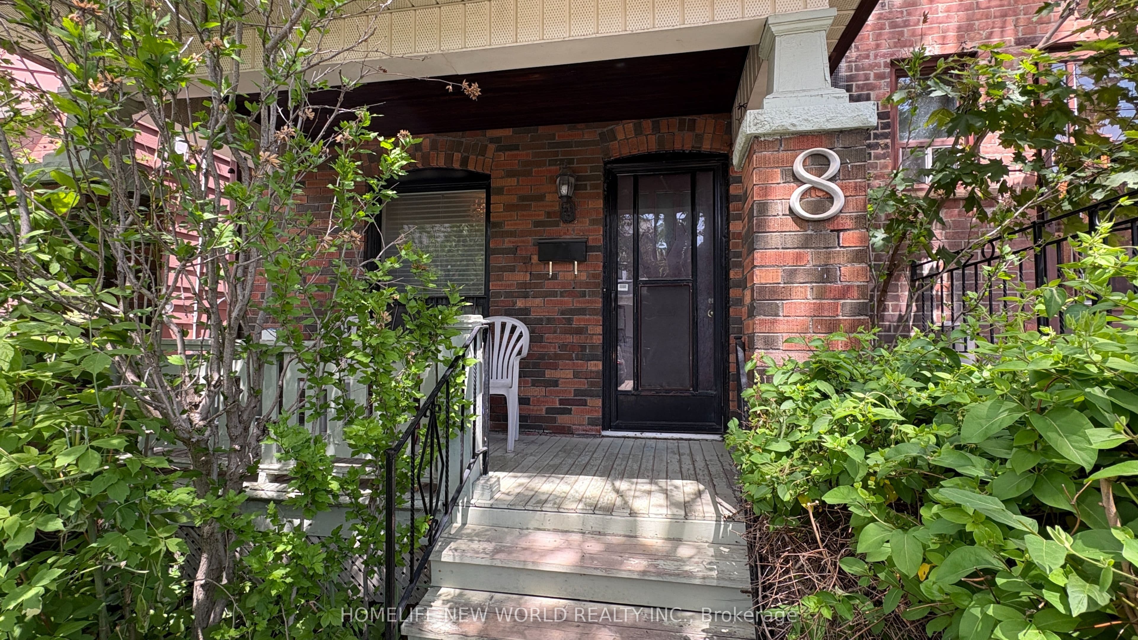 8 Burnfield Avenue, Toronto, ON M6G 1Y5