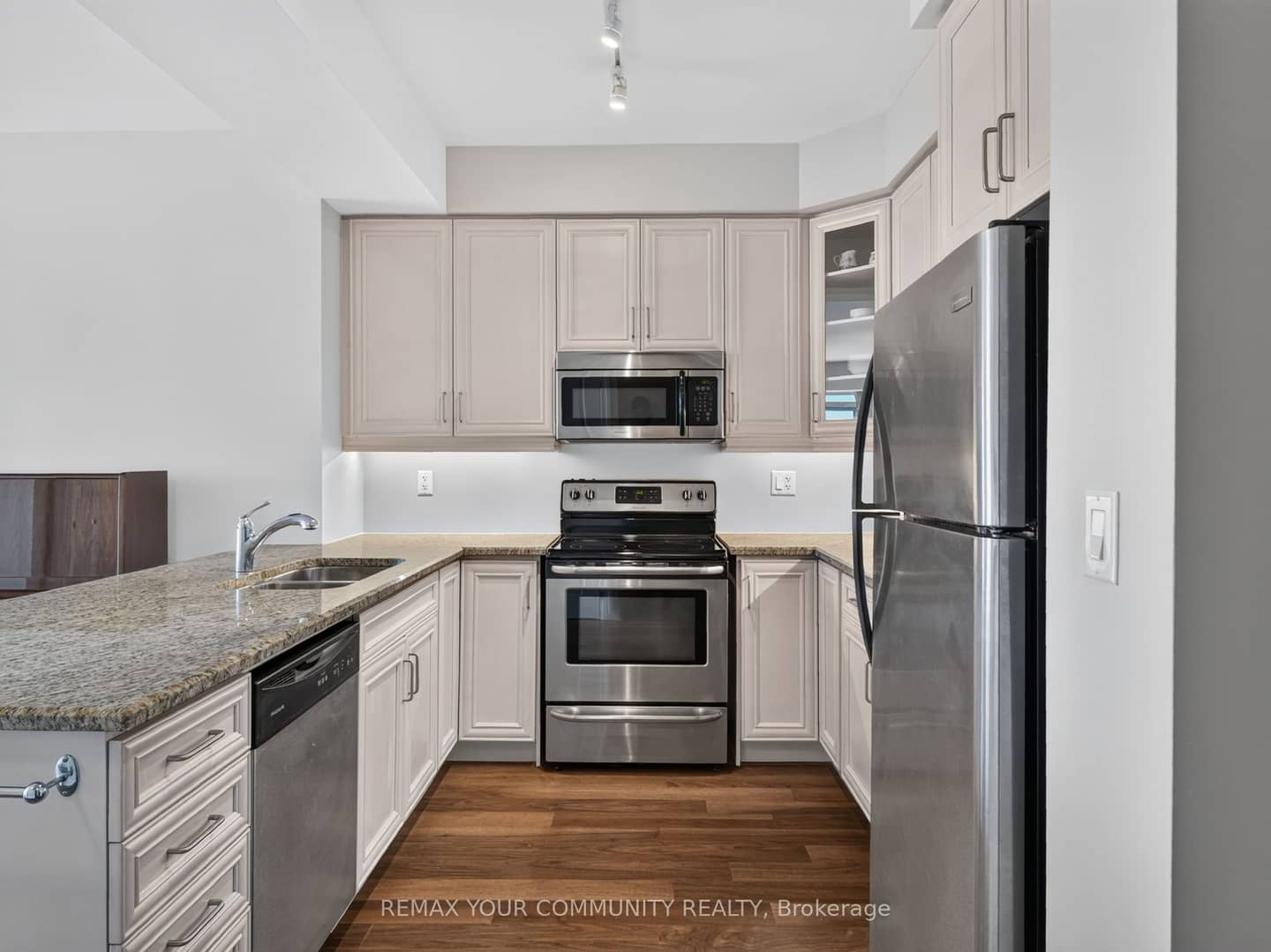 180 John Way W 306, Aurora, ON L4G 0R3