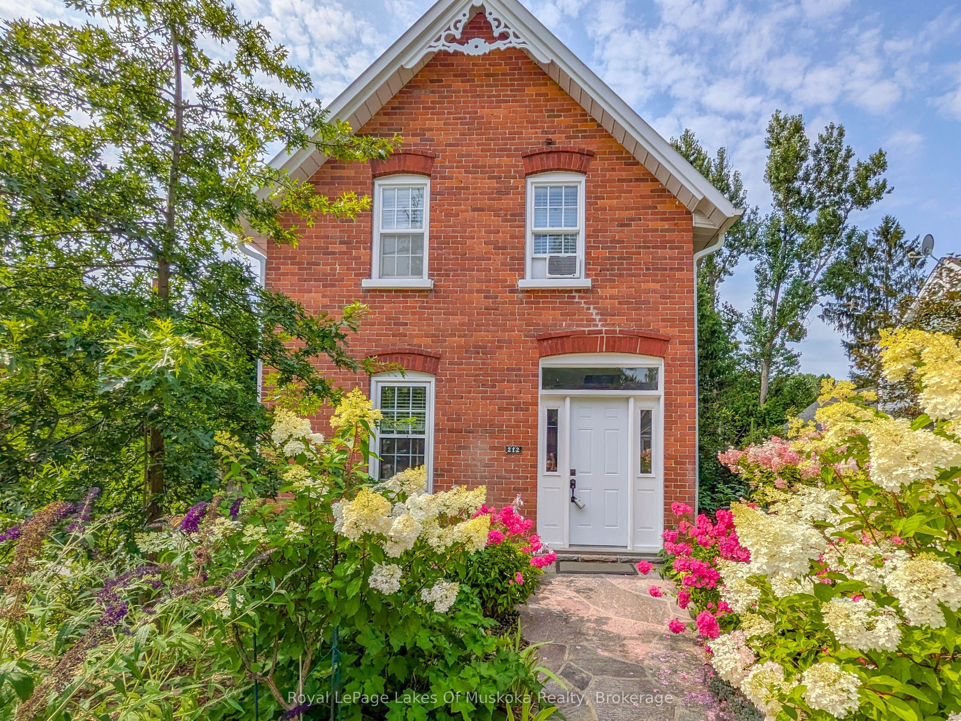 212 James Street, Bracebridge, ON P1L 2B8