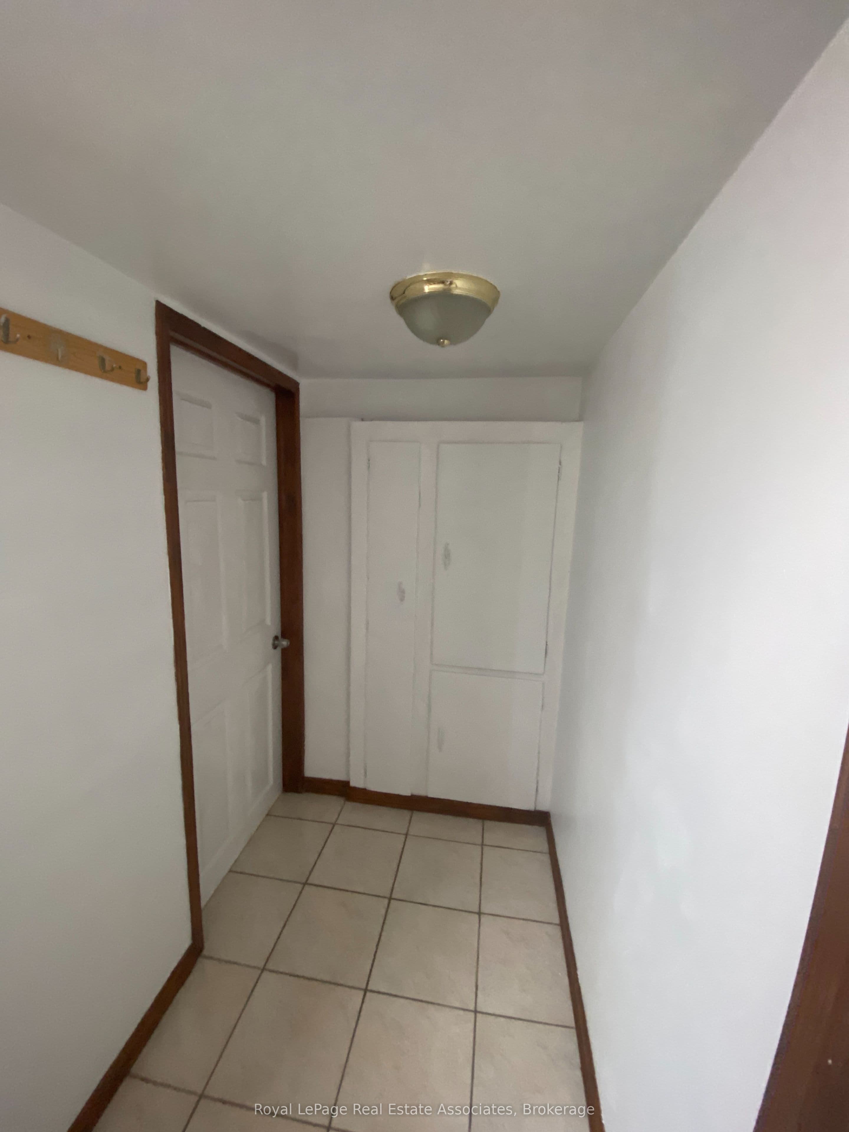 97 Oak Park Avenue Lower, Toronto, ON M4C 4M6