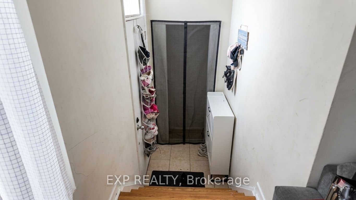 23 Chapman Avenue, Toronto, ON M4B 1C3