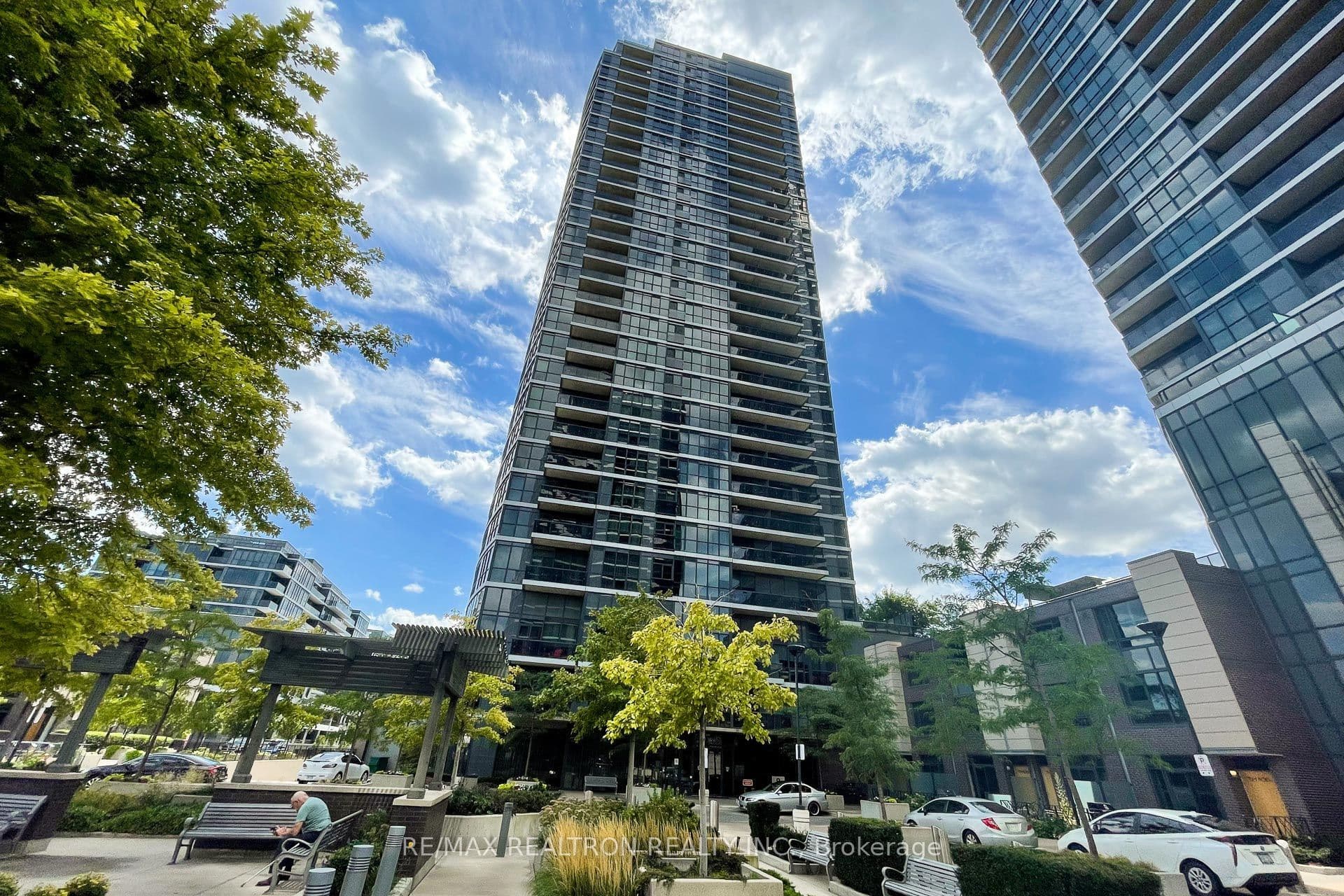 9 Valhalla Inn Road 1811, Toronto, ON M9B 0B2
