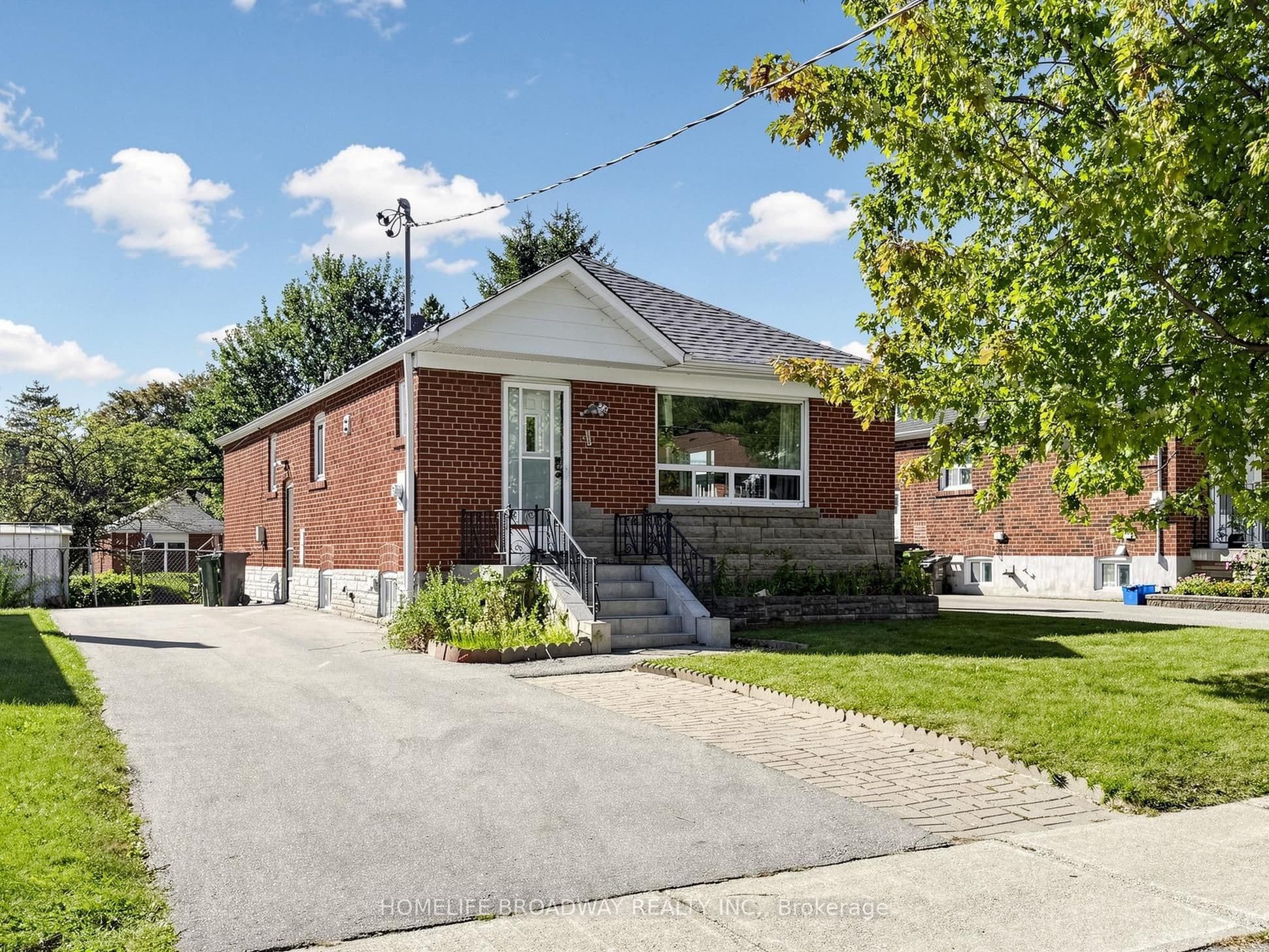 28 Ionview Road, Toronto, ON M1K 2Z4