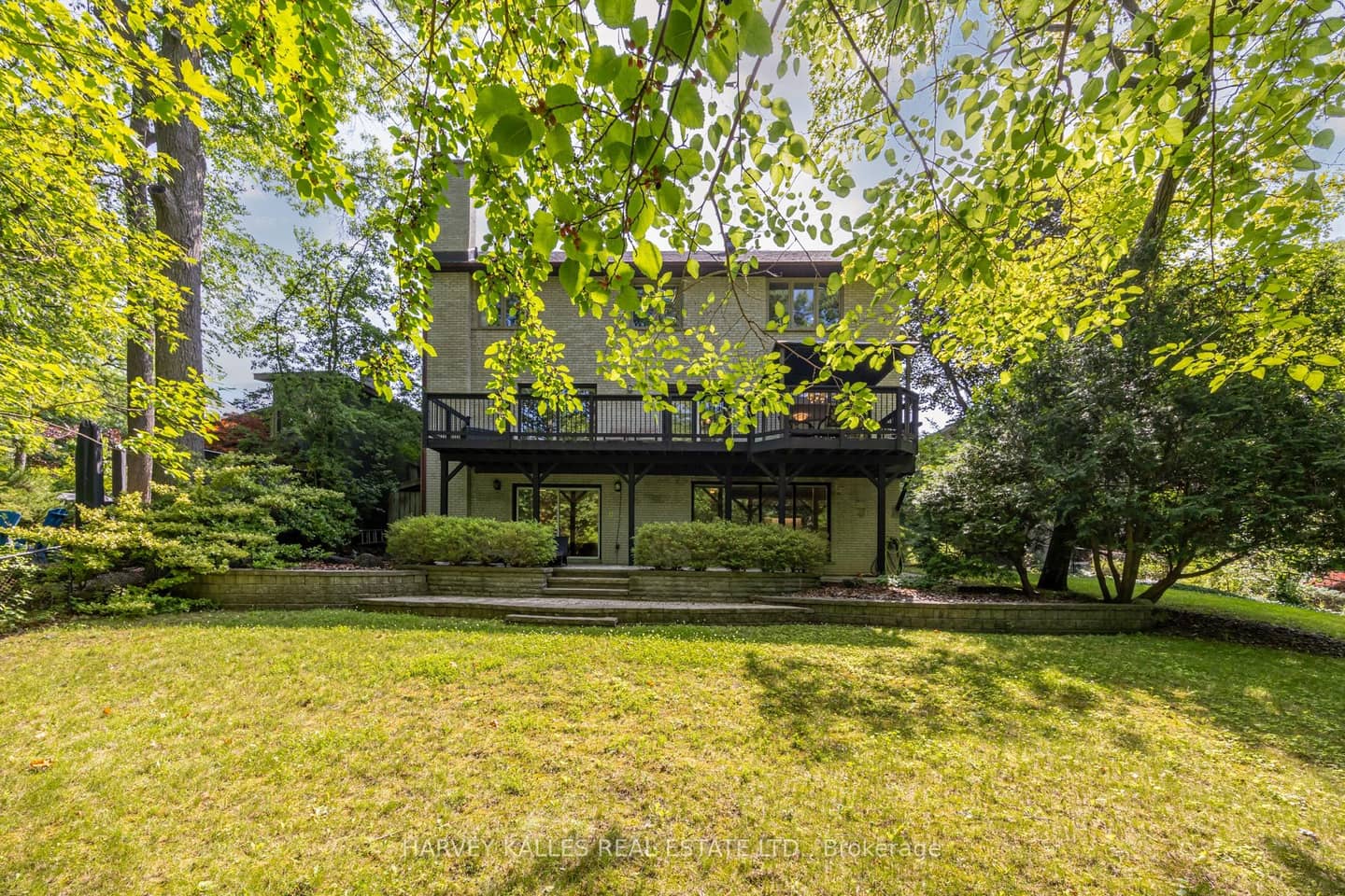 19 Ridgegate Crescent, Toronto, ON M8Y 2C9