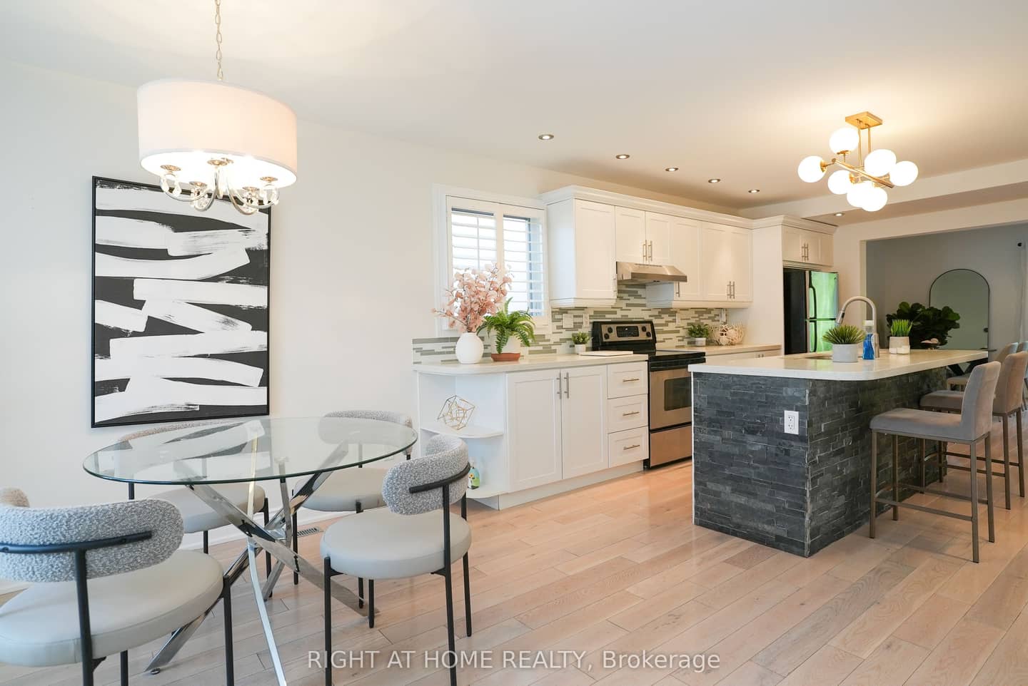 2038 Chrisdon Road, Burlington, ON L7M 3W8