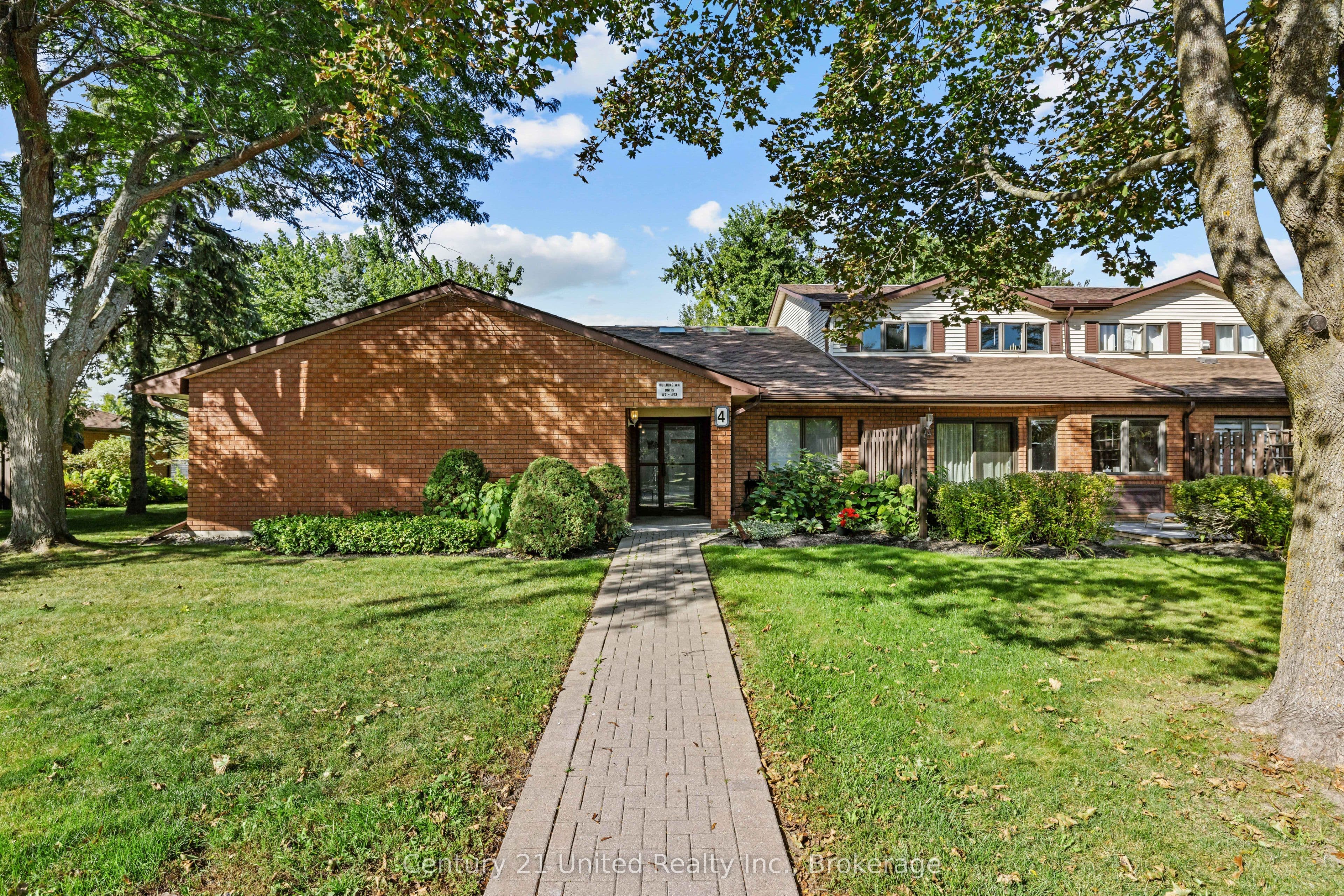 36 Champlain Crescent 10, Peterborough, ON K9L 1T1