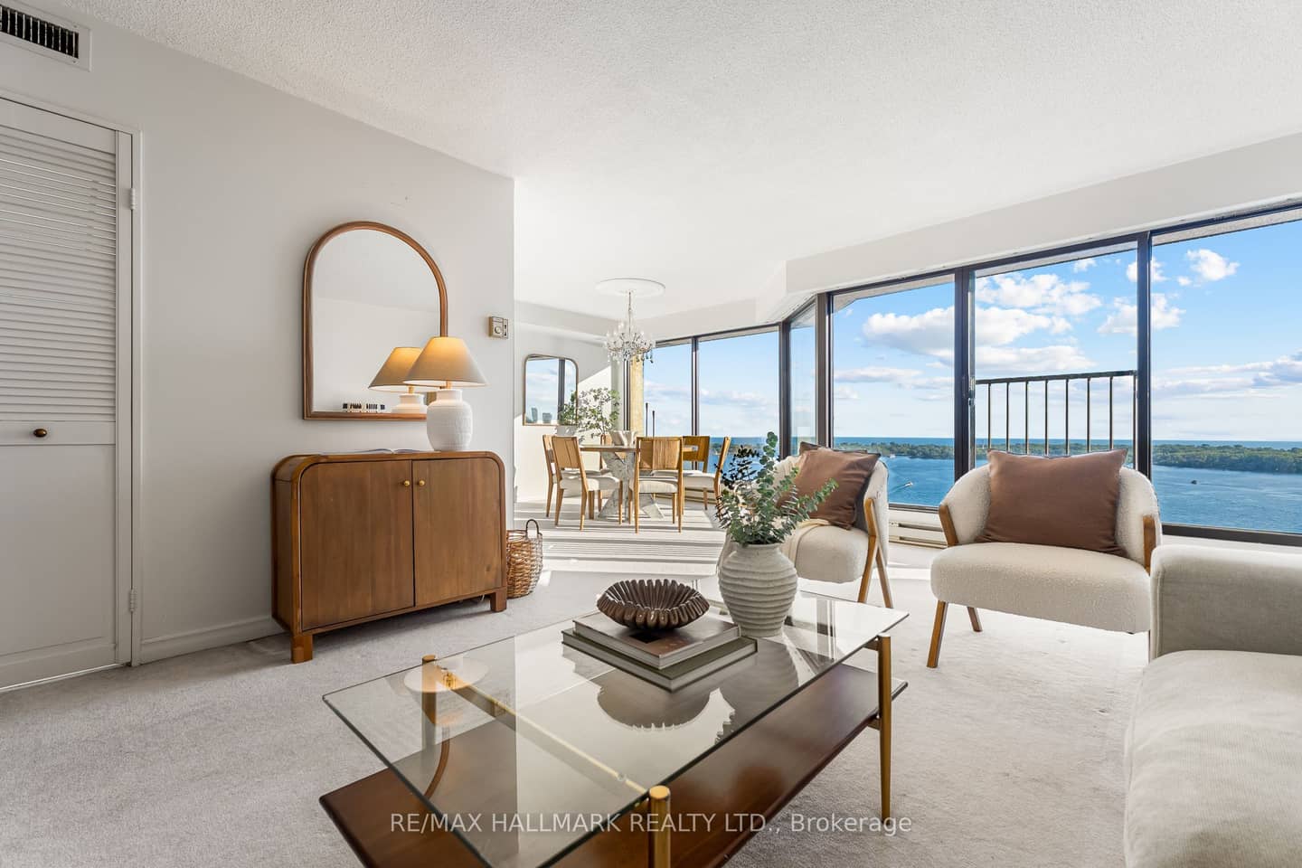 65 Harbour Square 2408, Toronto, ON M5J 2L4
