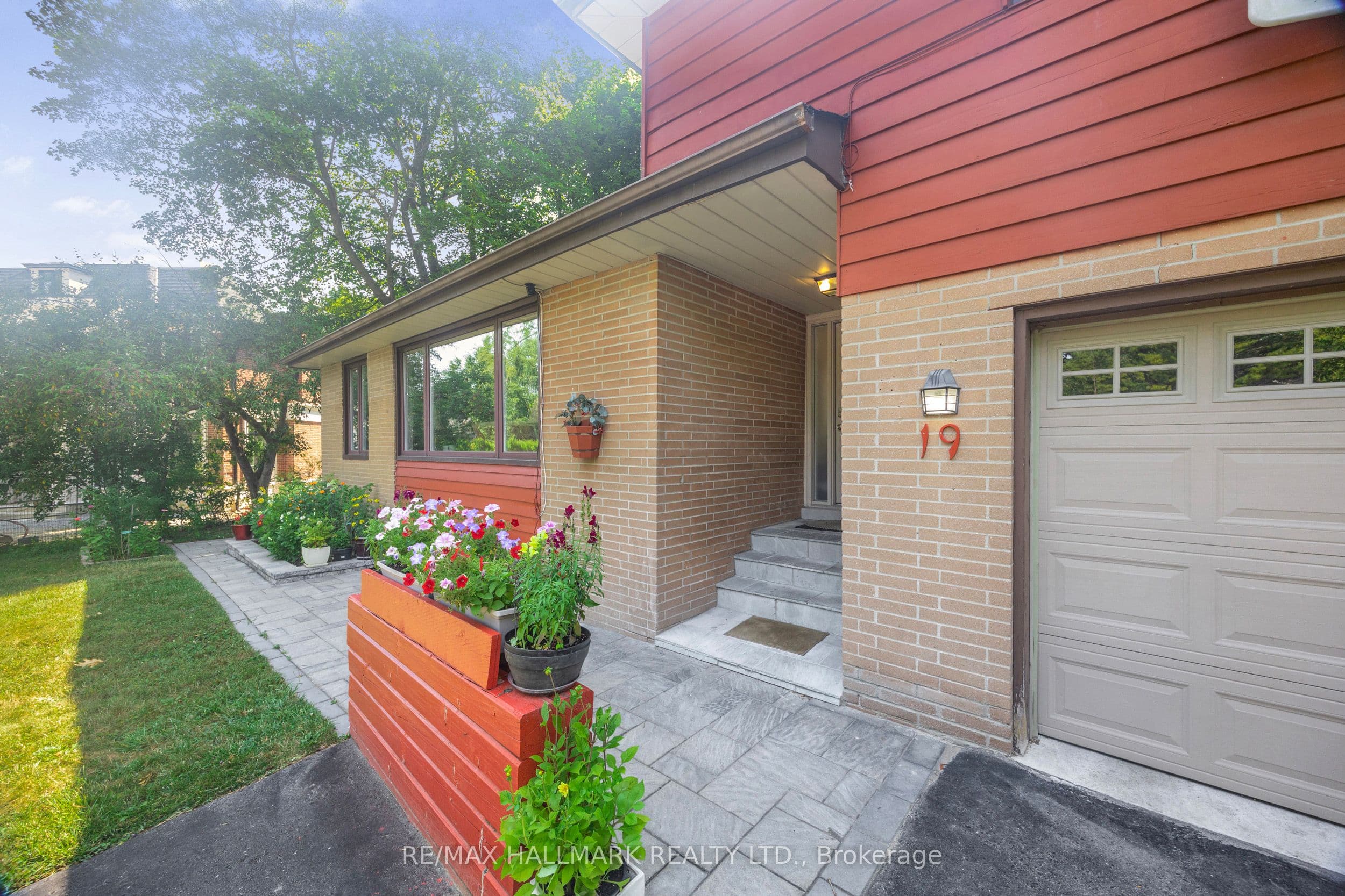 19 Talwood Drive, Toronto, ON M3B 2P4