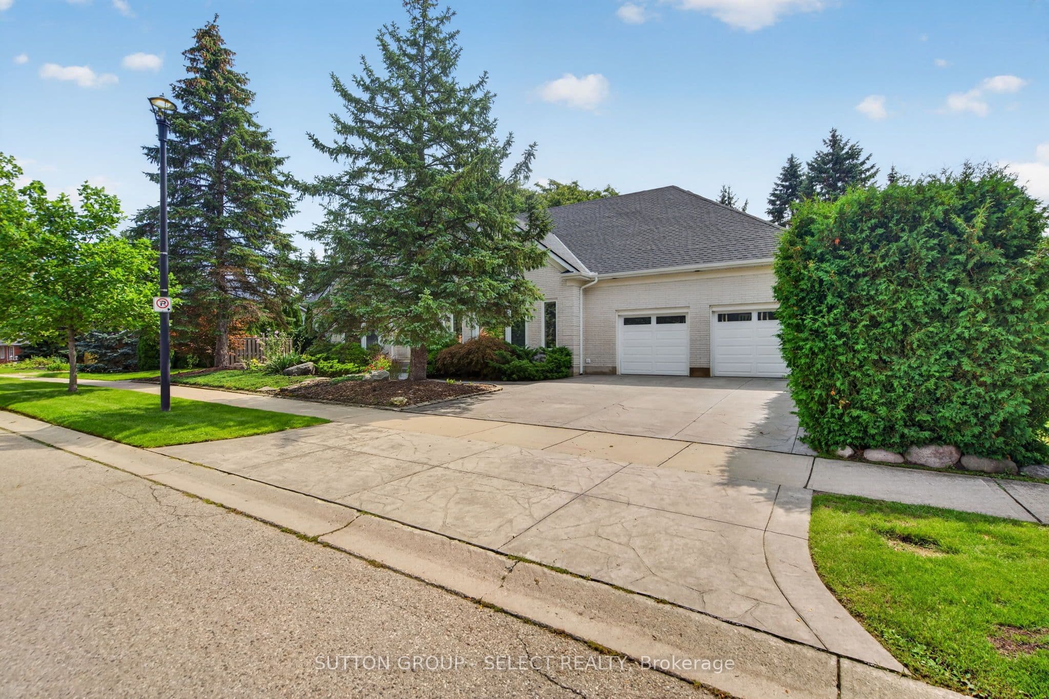 173 WHITEACRES Drive, London North, ON N6G 4N2
