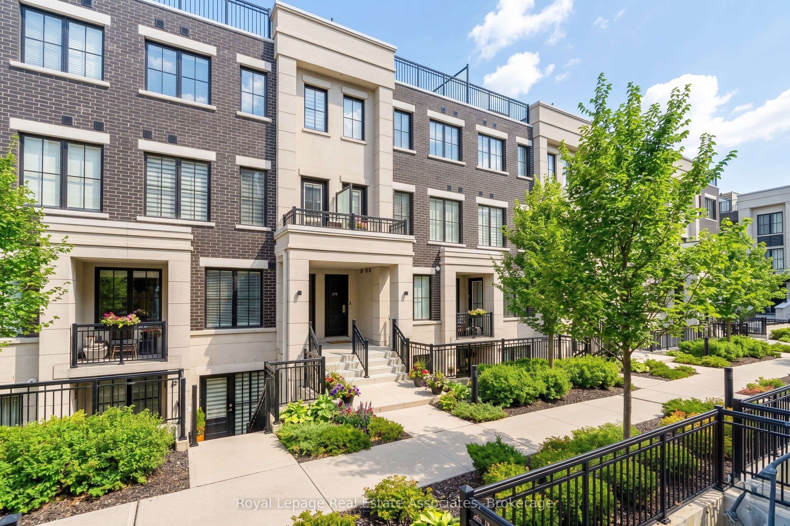 657 Cricklewood Drive 511, Mississauga, ON L5G 0B8