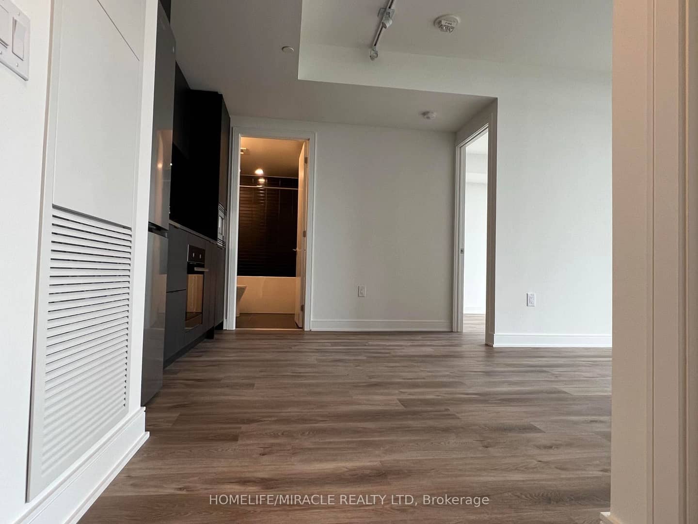 86 Dundas Street E 1603, Mississauga, ON L5A 1W4