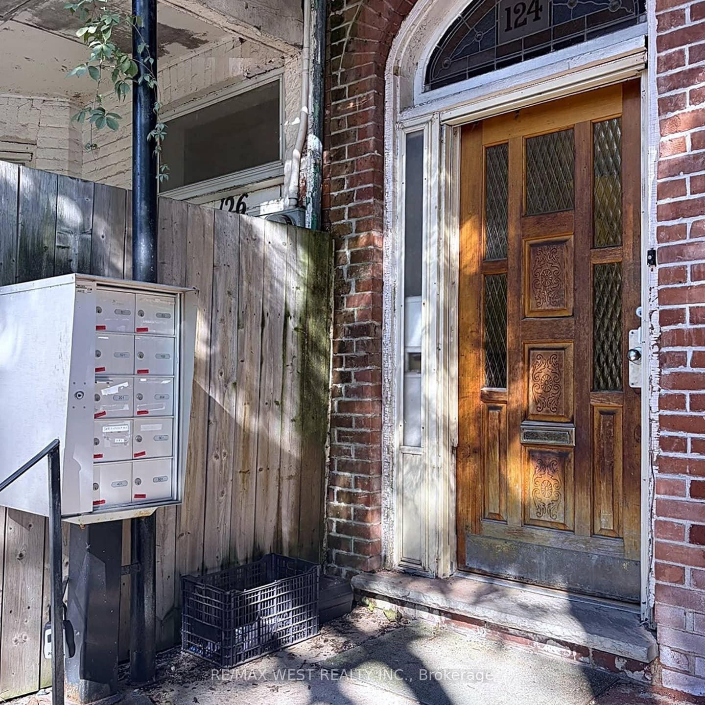 124 Baldwin Street, Toronto, ON M5T 1L6